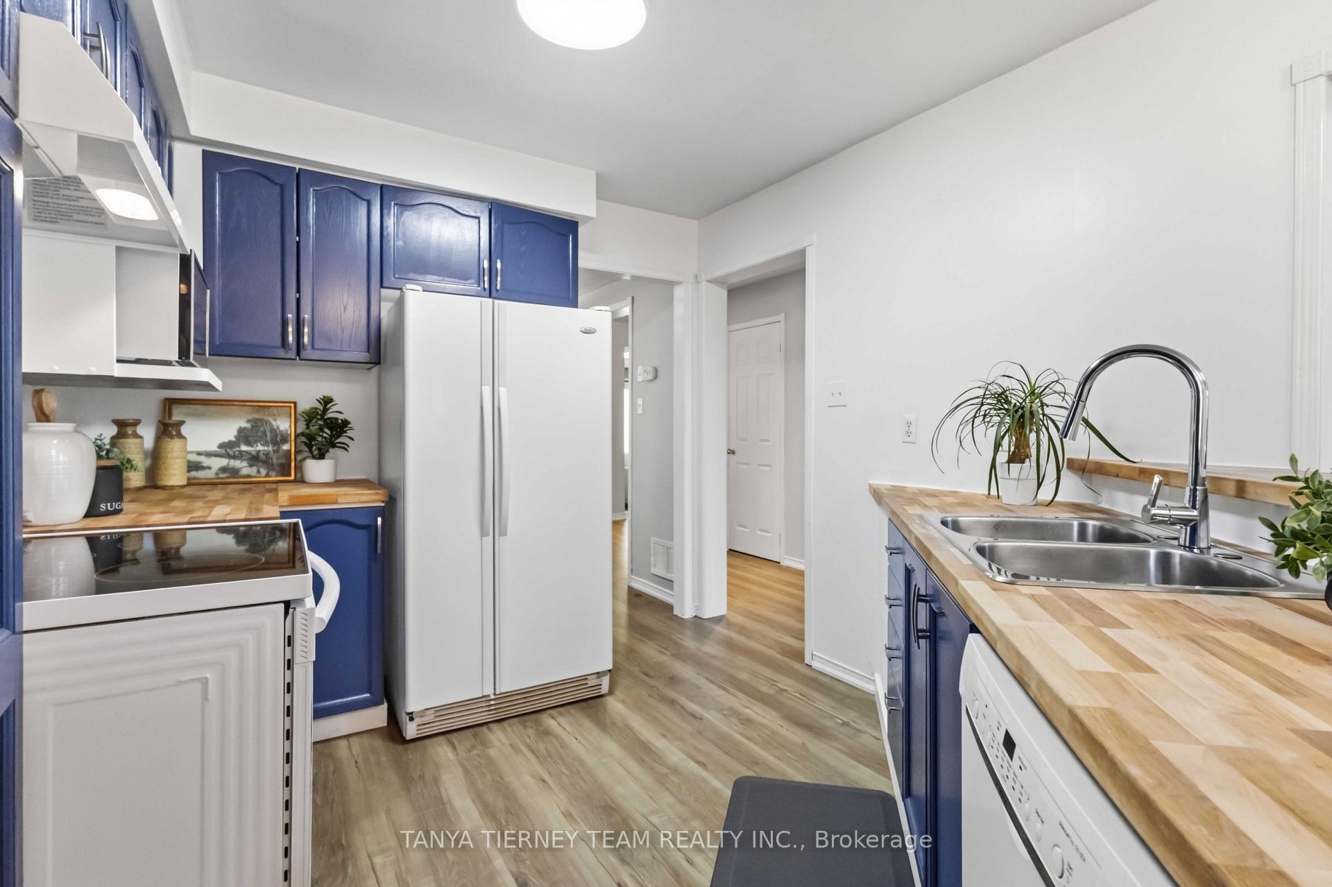 Photo 17 of 36 Zachary Place, Whitby, Brooklin — HOMEH