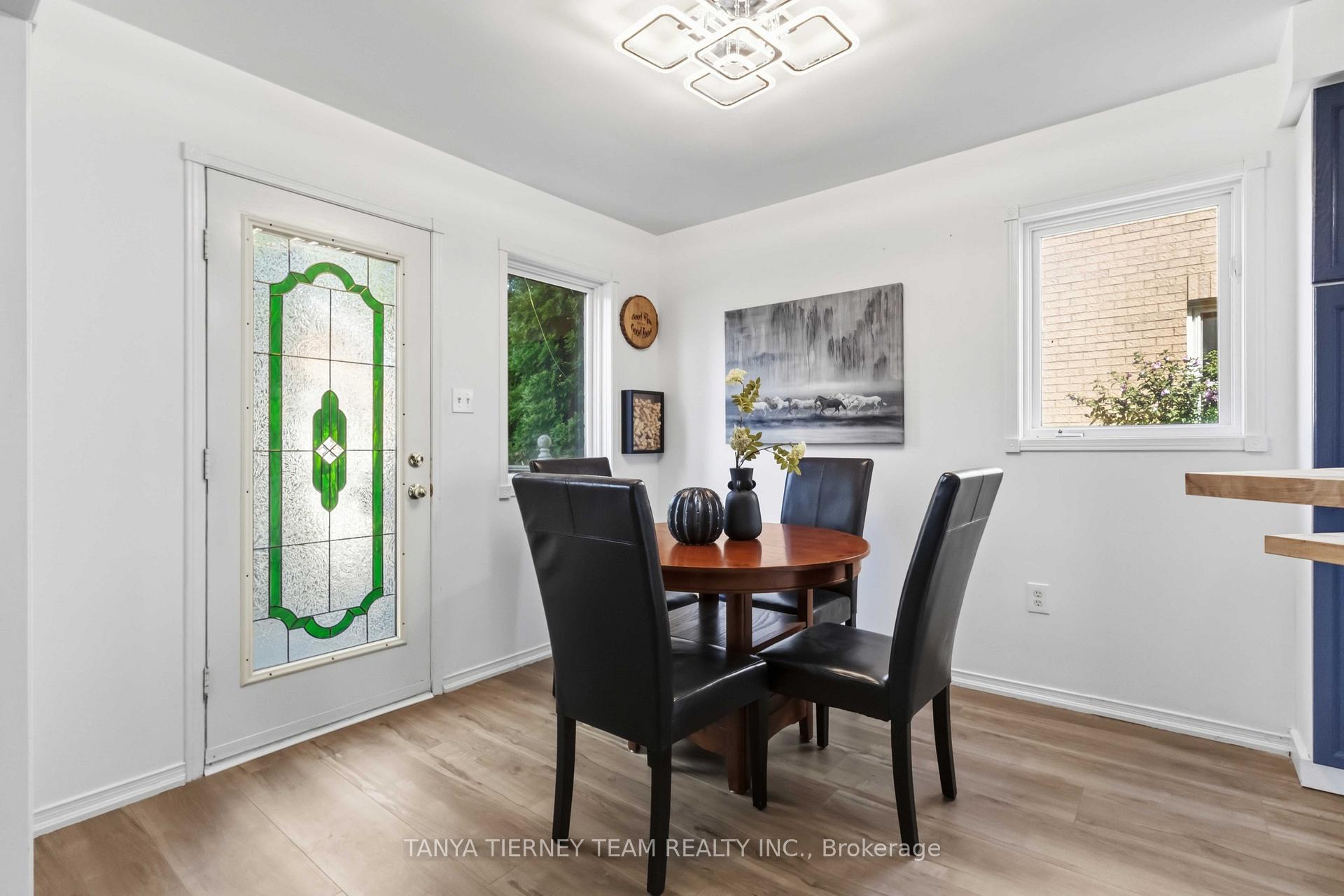 Photo 18 of 36 Zachary Place, Whitby, Brooklin — HOMEH