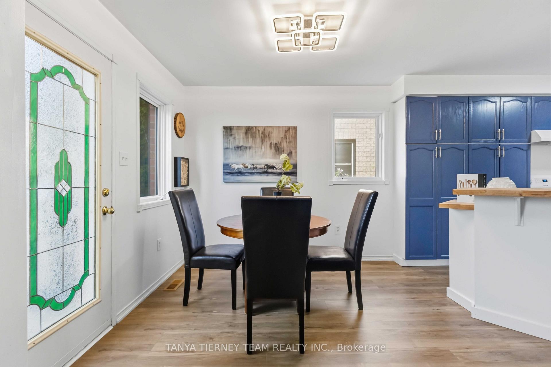 Photo 19 of 36 Zachary Place, Whitby, Brooklin — HOMEH