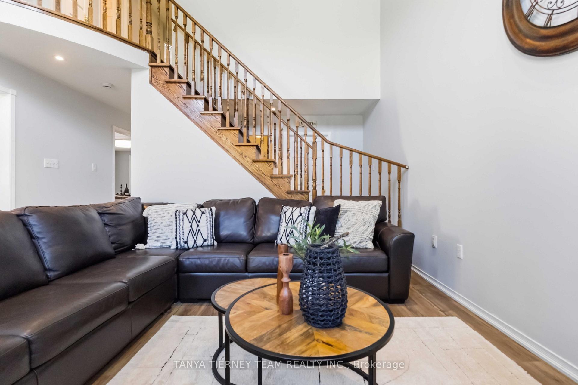 Photo 20 of 36 Zachary Place, Whitby, Brooklin — HOMEH