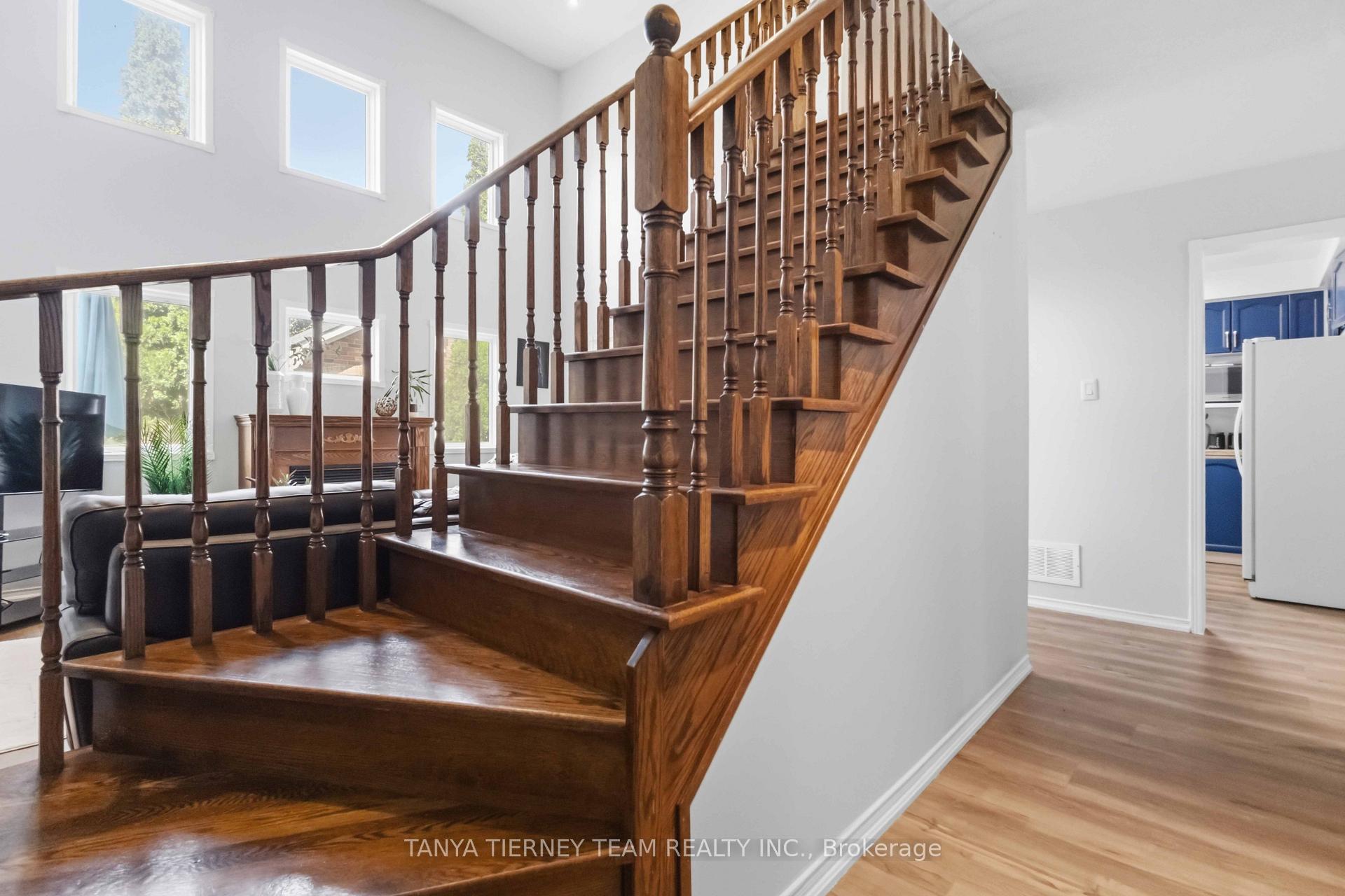 Photo 27 of 36 Zachary Place, Whitby, Brooklin — HOMEH
