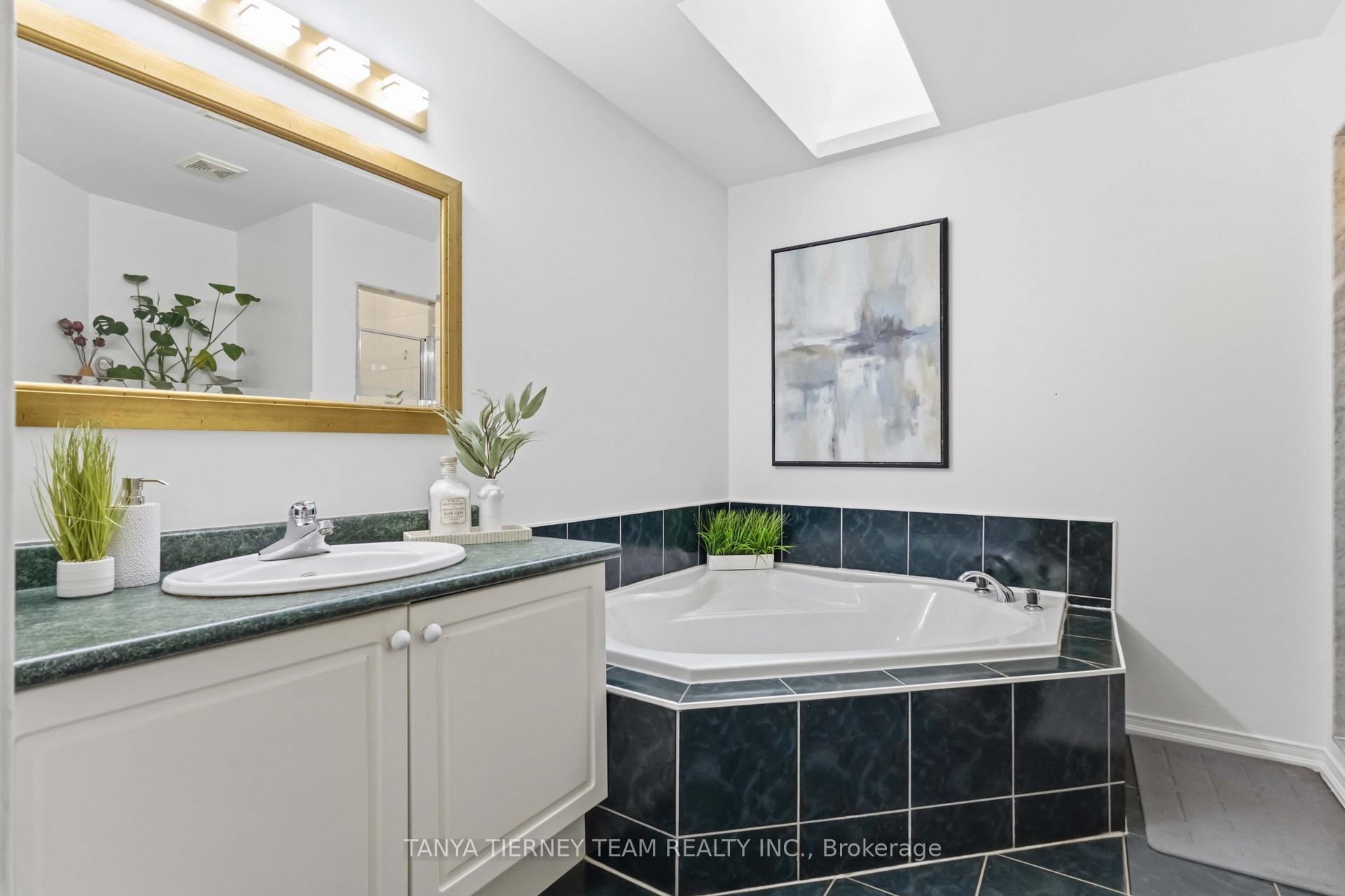 Photo 33 of 36 Zachary Place, Whitby, Brooklin — HOMEH