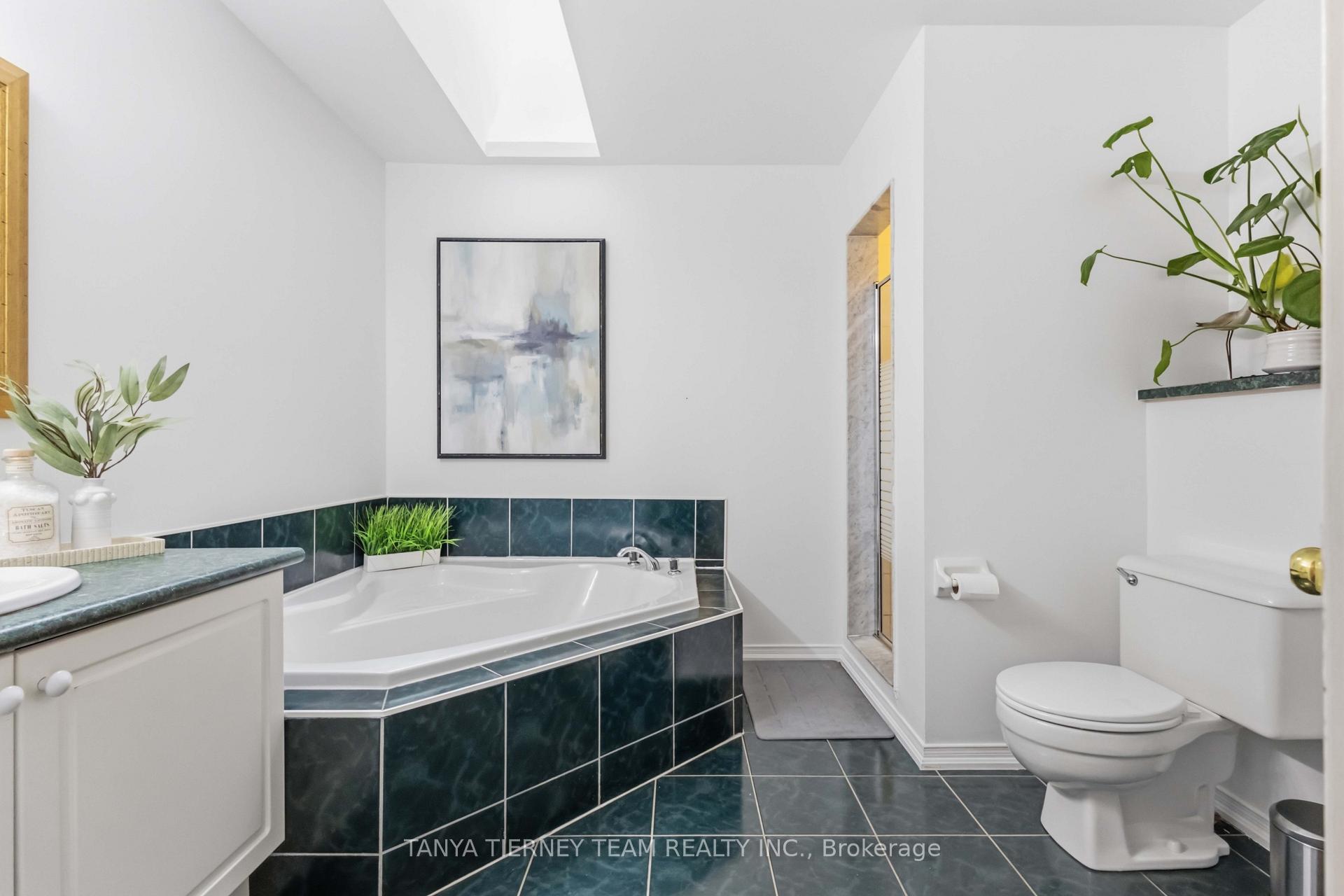 Photo 34 of 36 Zachary Place, Whitby, Brooklin — HOMEH