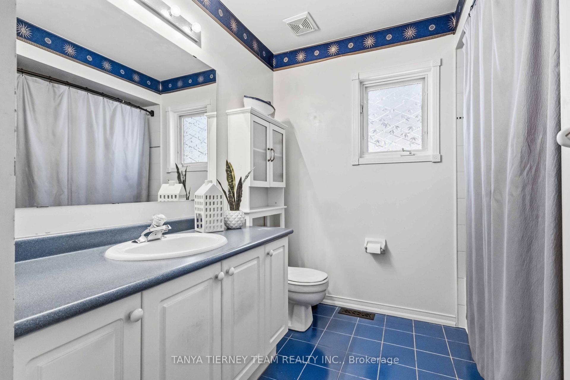 Photo 37 of 36 Zachary Place, Whitby, Brooklin — HOMEH