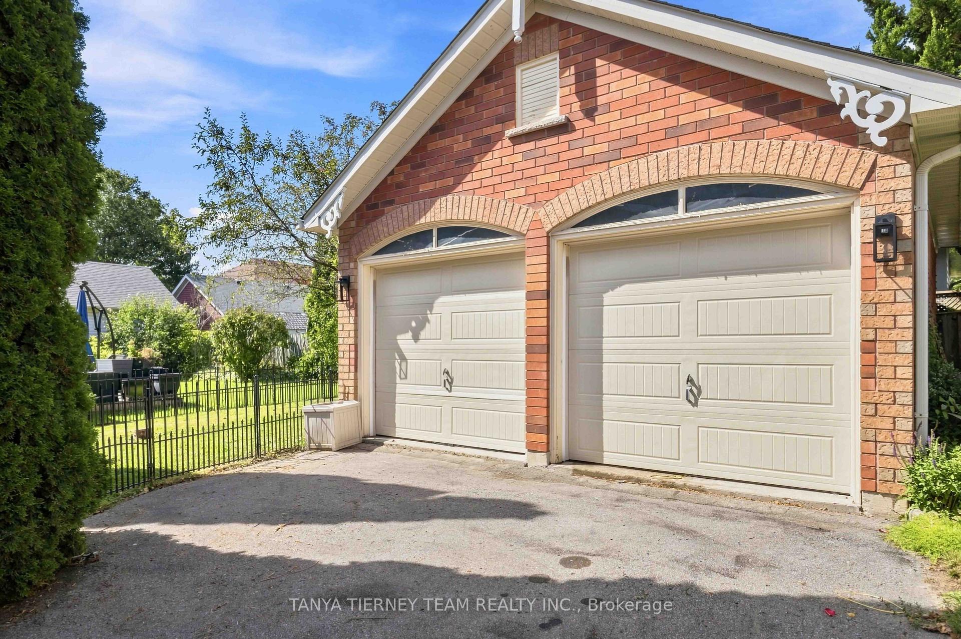 Photo 41 of 36 Zachary Place, Whitby, Brooklin — HOMEH