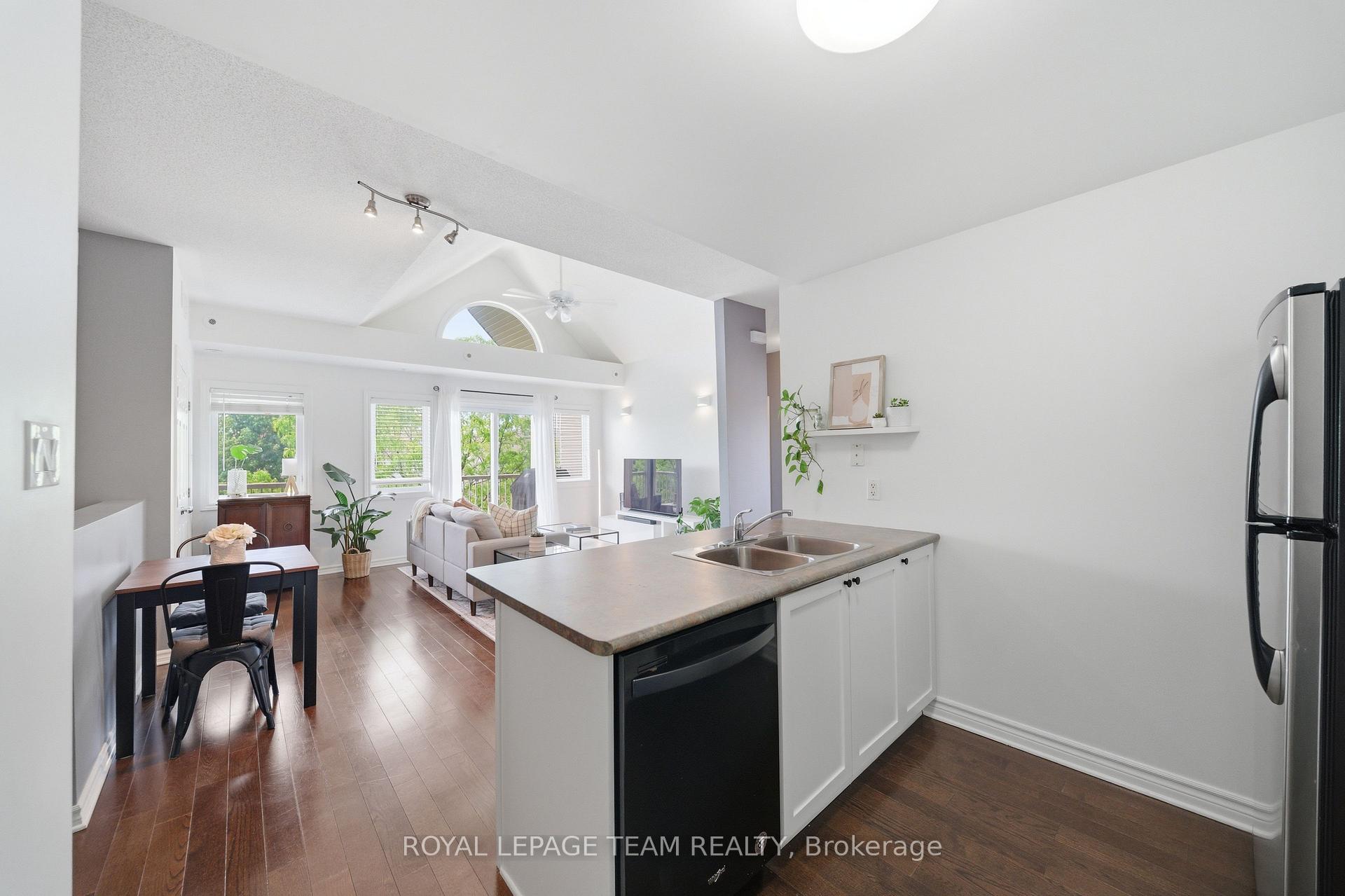 Photo 10 of Unit 9, 165 Waterbridge Drive, Ottawa, Barrhaven East — HOMEH