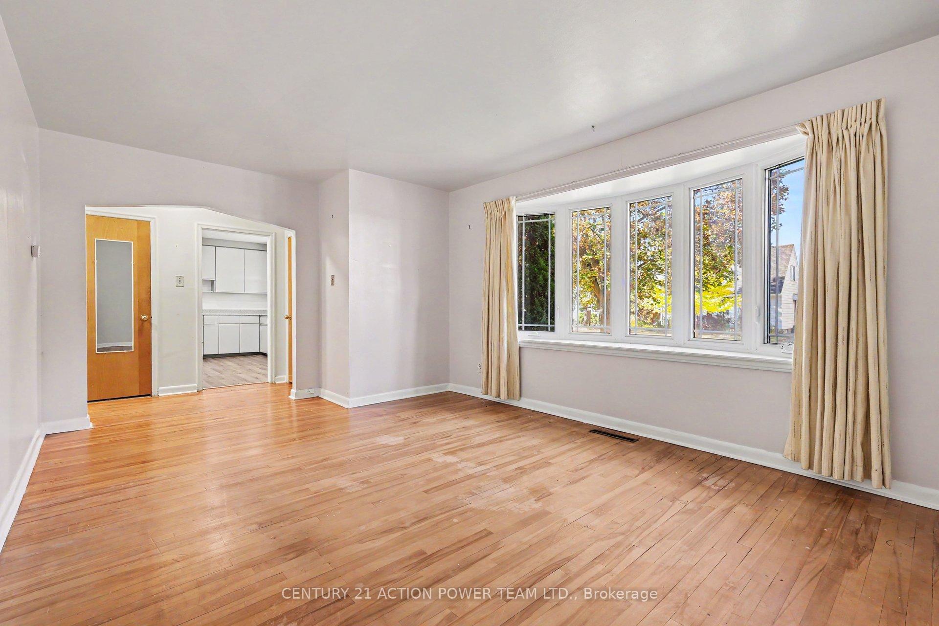 Photo 4 of 1821 Haig Drive W, Ottawa, Elmvale Acres — HOMEH