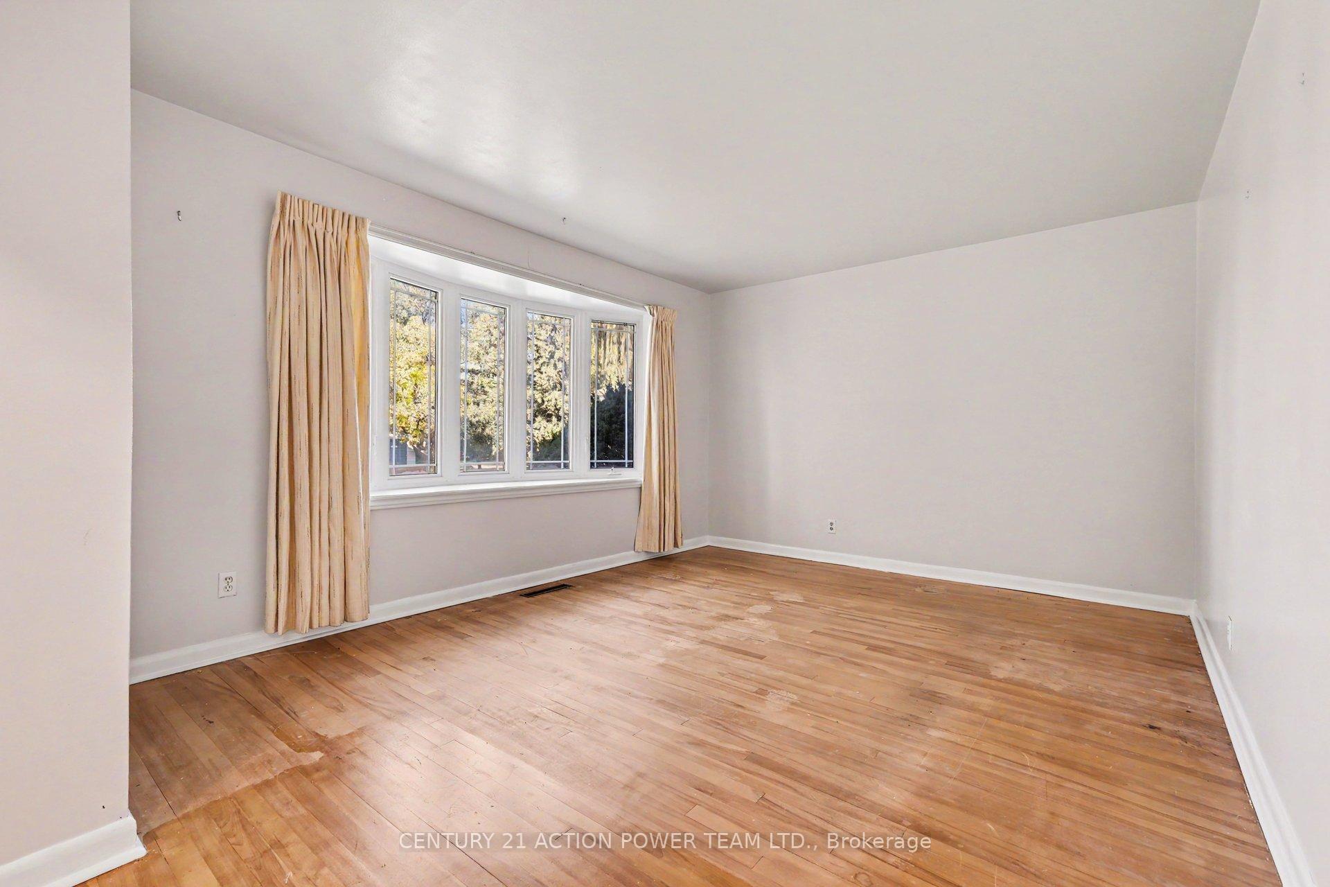 Photo 5 of 1821 Haig Drive W, Ottawa, Elmvale Acres — HOMEH