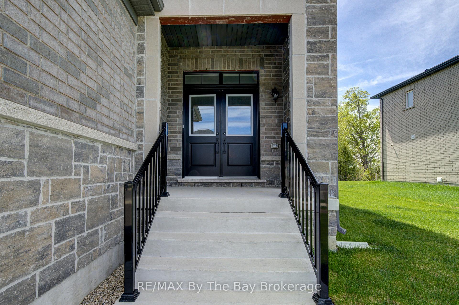Photo 4 of 56 Amber Drive, Wasaga Beach — HOMEH