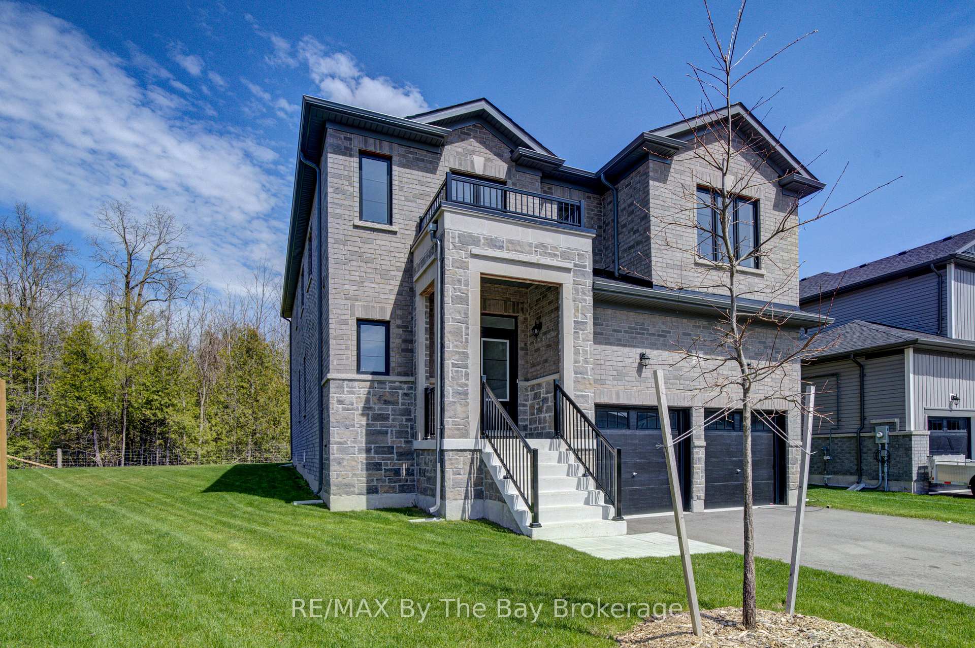Photo 2 of 38 Amber Drive, Wasaga Beach — HOMEH