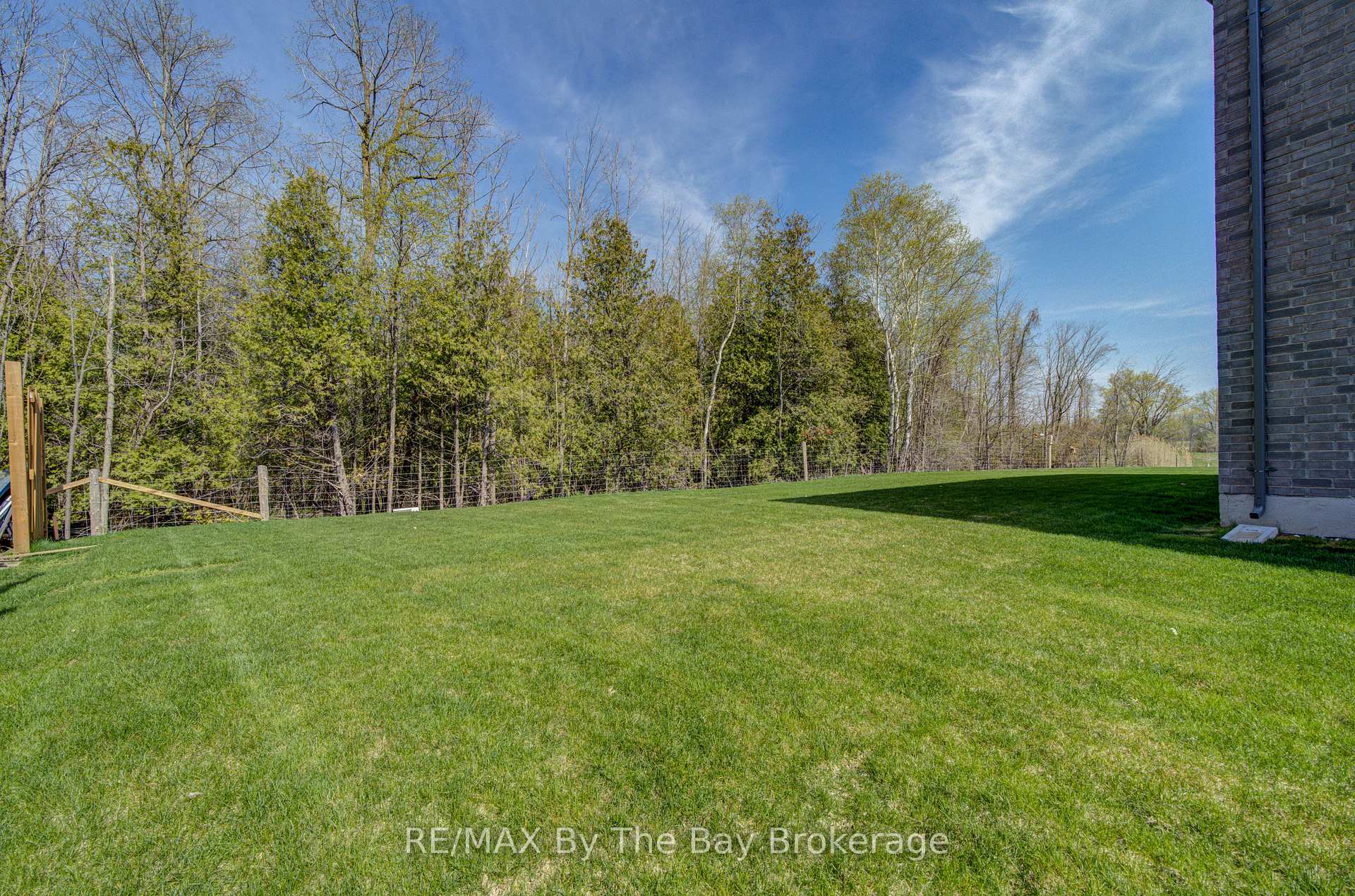 Photo 3 of 38 Amber Drive, Wasaga Beach — HOMEH