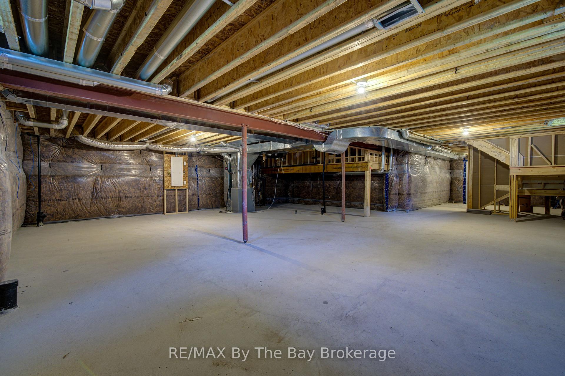 Photo 33 of 38 Amber Drive, Wasaga Beach — HOMEH