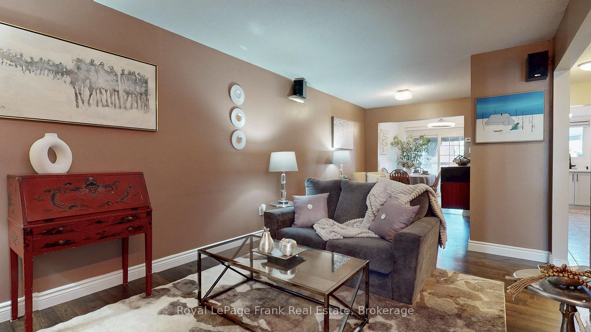 Photo 8 of 22 Peachtree Place, Vaughan, Glen Shields — HOMEH