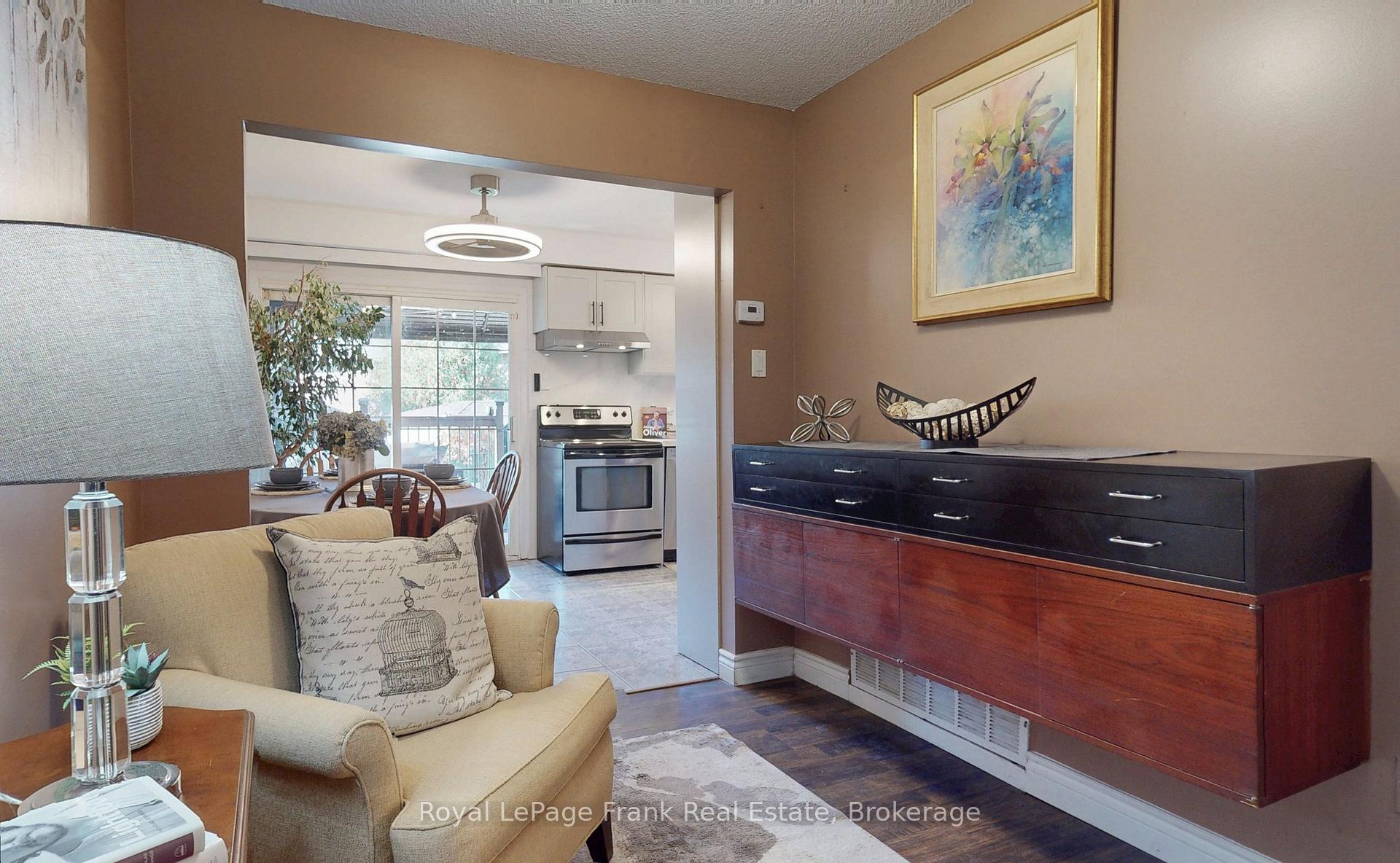 Photo 9 of 22 Peachtree Place, Vaughan, Glen Shields — HOMEH