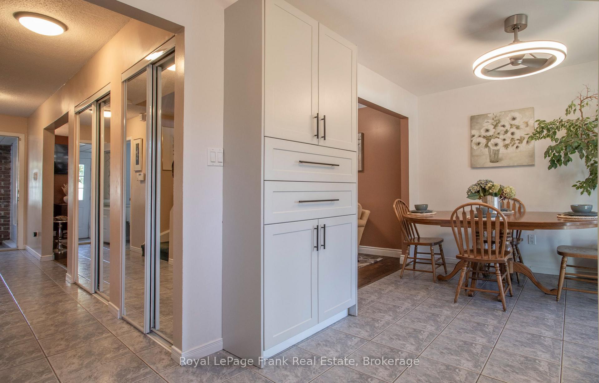 Photo 13 of 22 Peachtree Place, Vaughan, Glen Shields — HOMEH