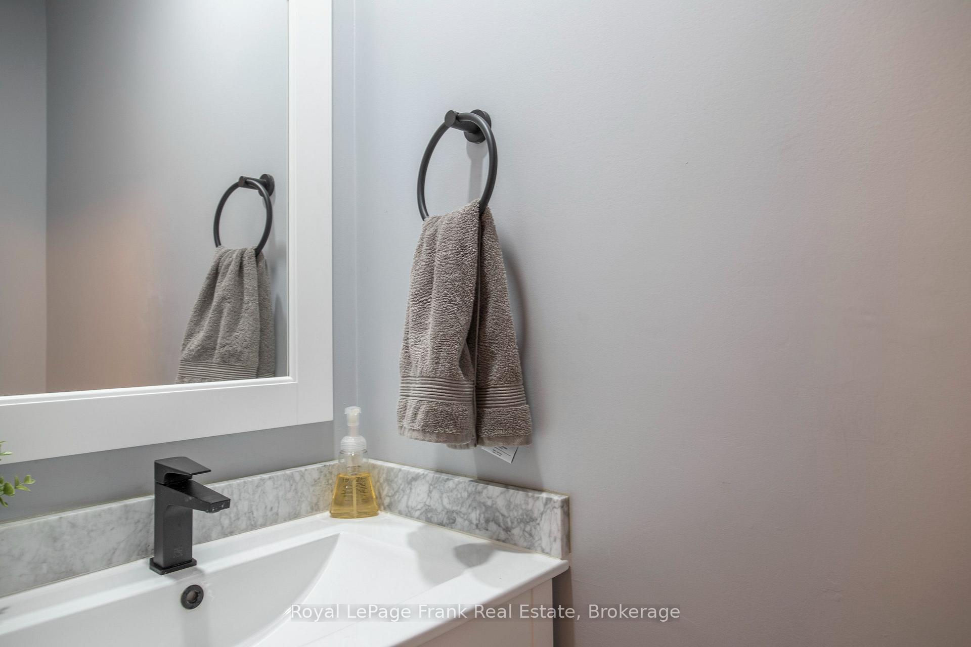 Photo 15 of 22 Peachtree Place, Vaughan, Glen Shields — HOMEH