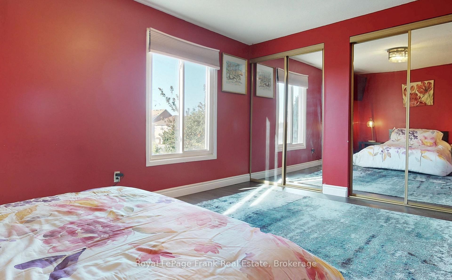 Photo 18 of 22 Peachtree Place, Vaughan, Glen Shields — HOMEH