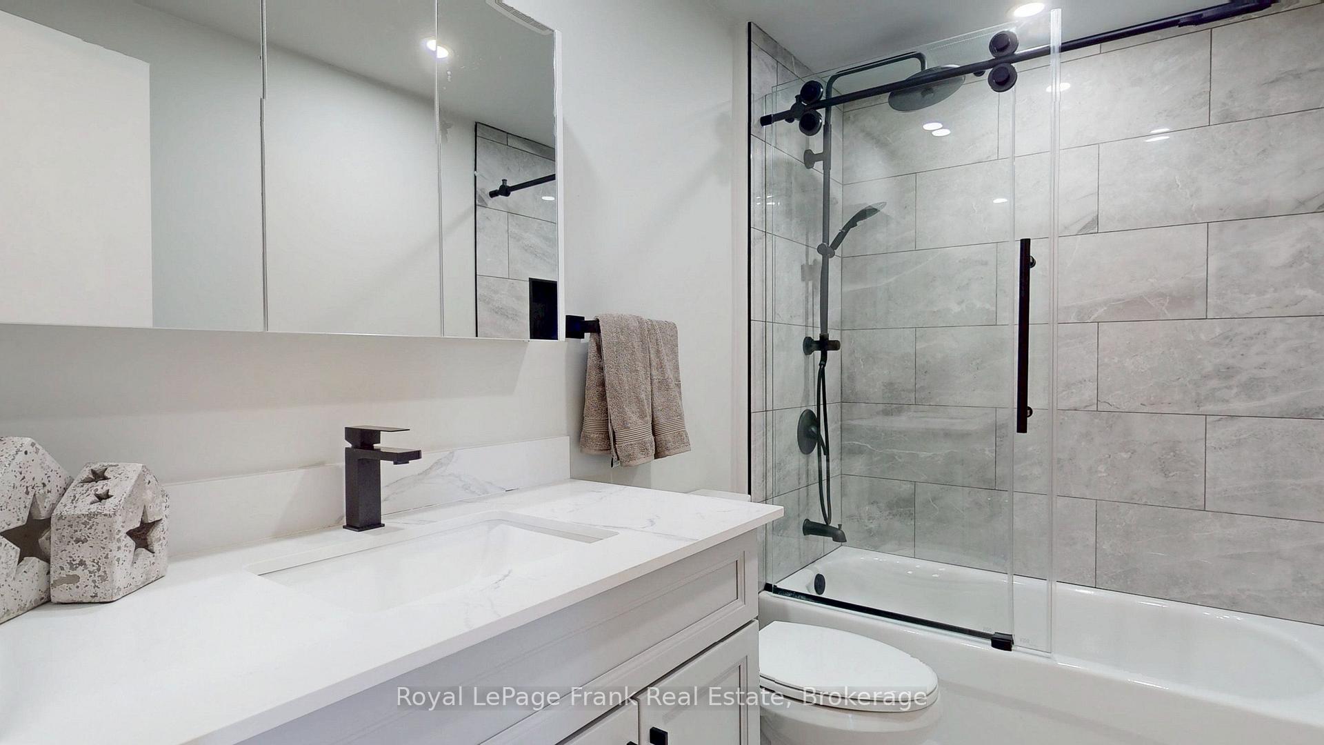 Photo 20 of 22 Peachtree Place, Vaughan, Glen Shields — HOMEH