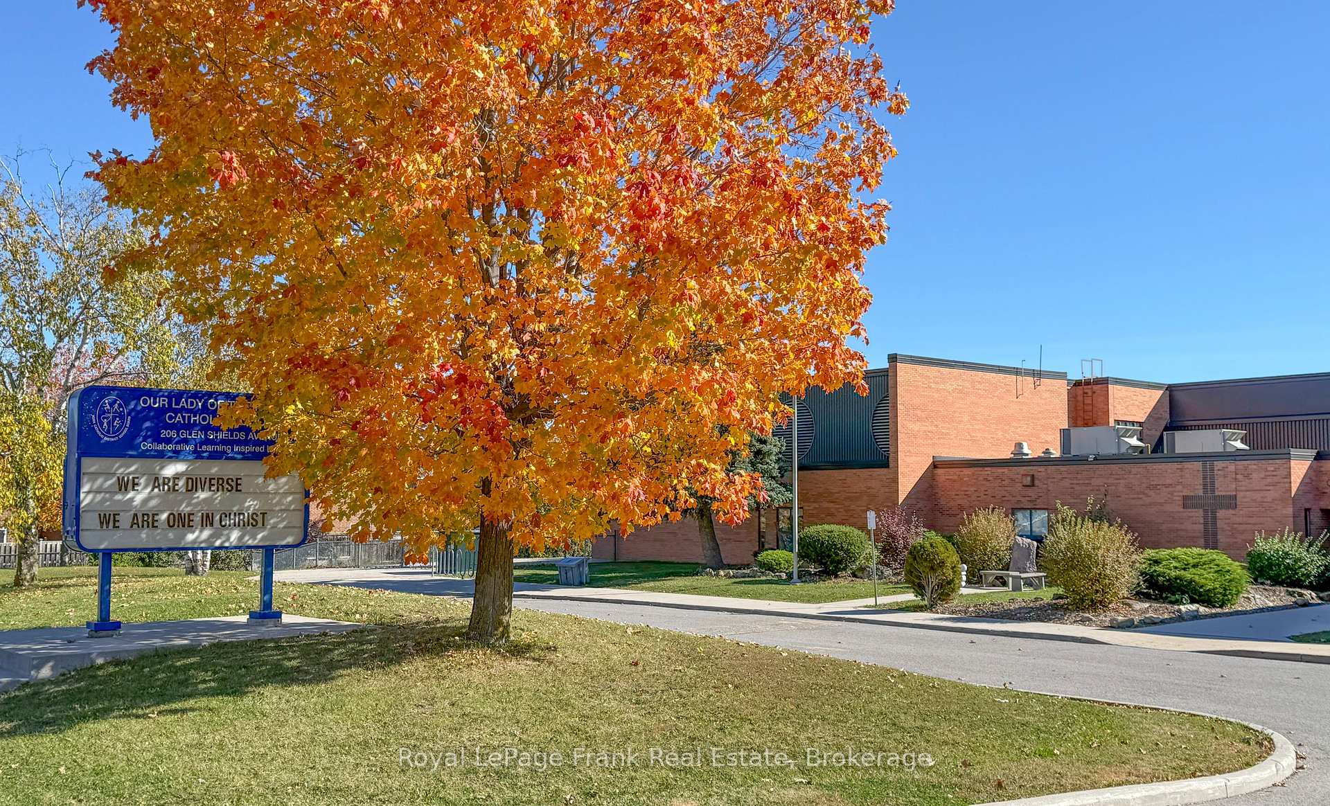 Photo 33 of 22 Peachtree Place, Vaughan, Glen Shields — HOMEH