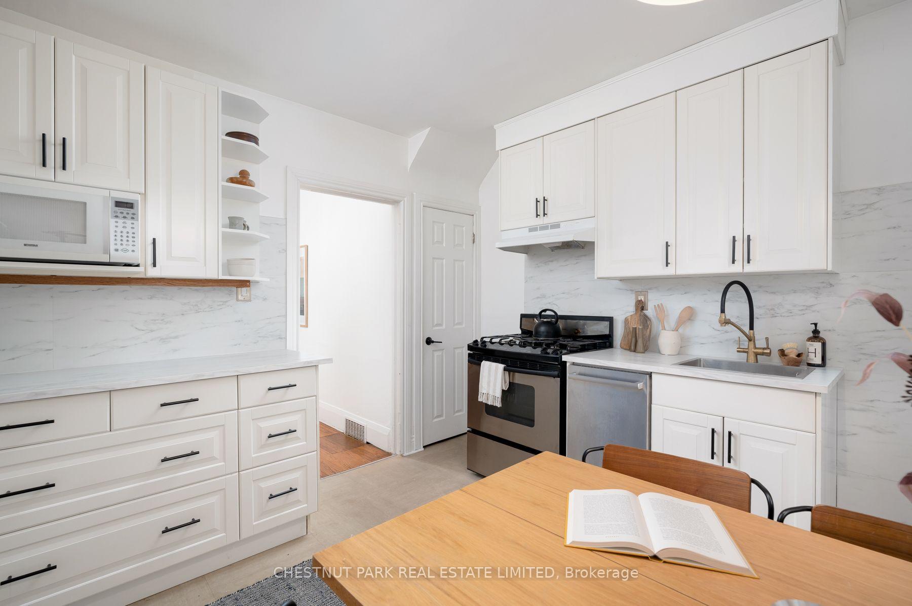 Photo 13 of 839 Sammon Avenue, Toronto, Danforth Village-East York — HOMEH
