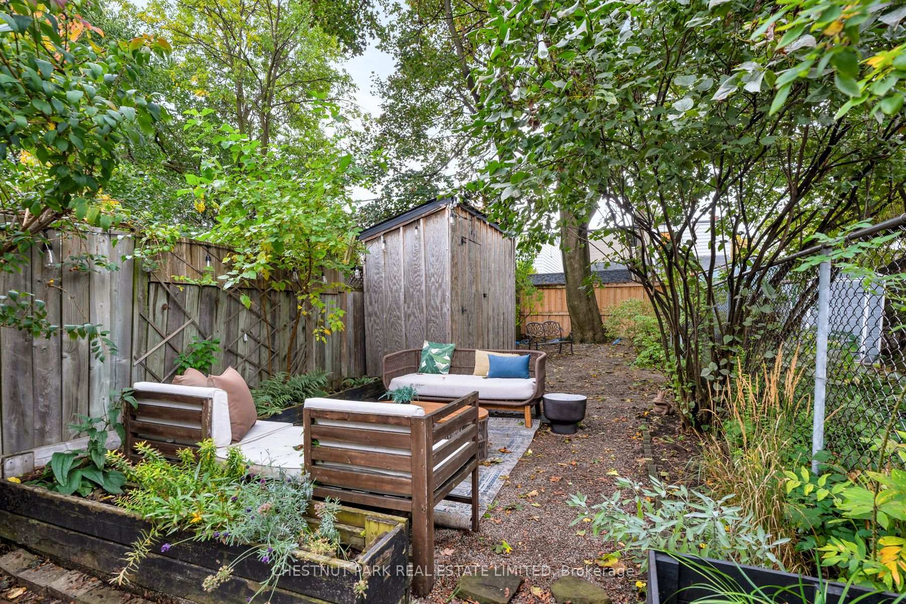 Photo 33 of 839 Sammon Avenue, Toronto, Danforth Village-East York — HOMEH