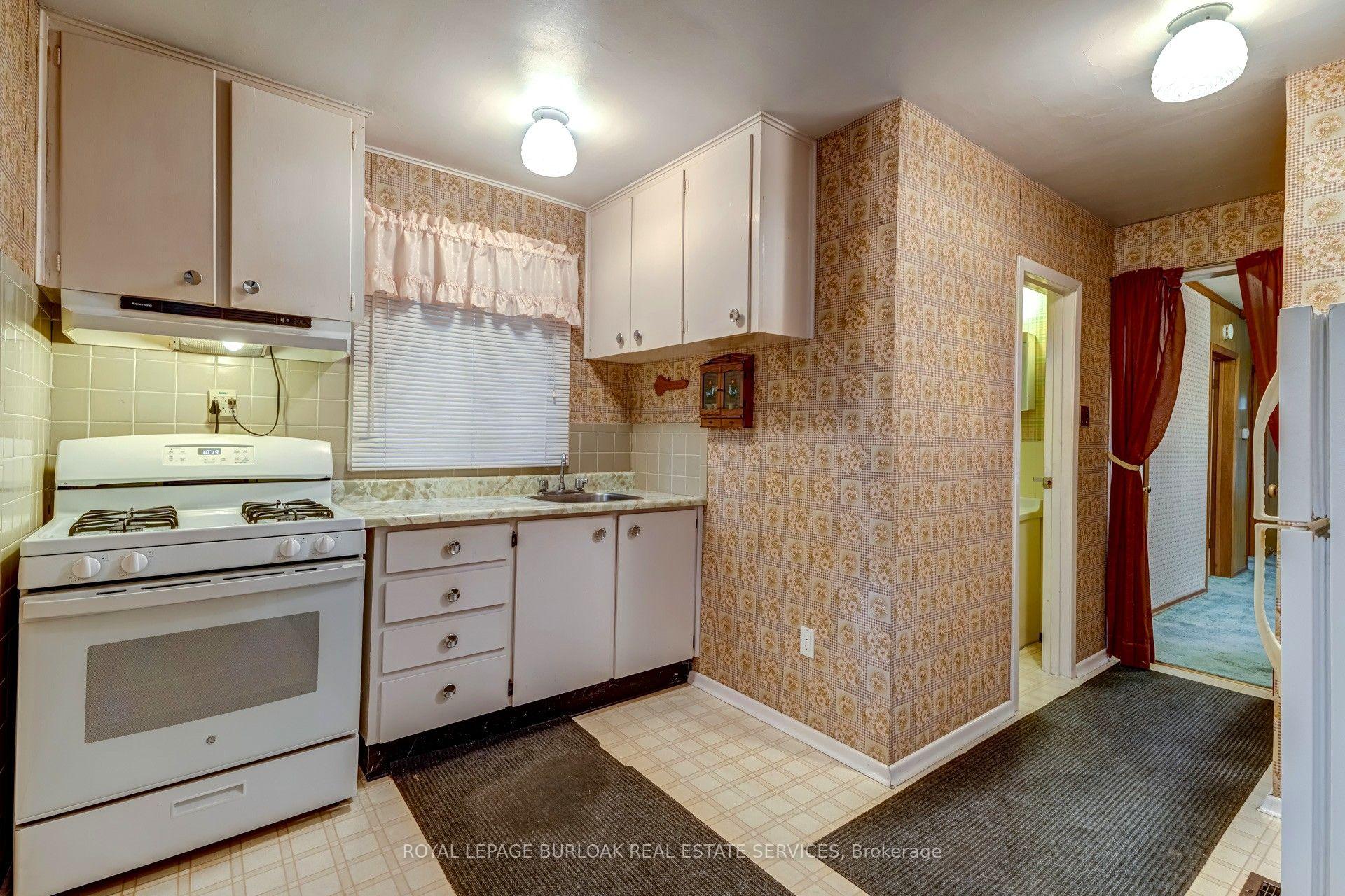 Photo 9 of 140 Barker Avenue, Toronto, Woodbine-Lumsden — HOMEH