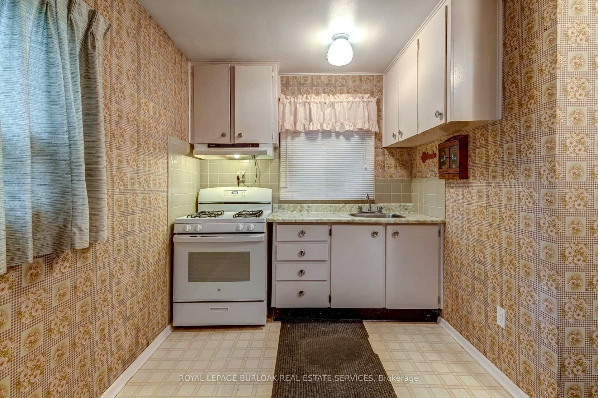 Photo 10 of 140 Barker Avenue, Toronto, Woodbine-Lumsden — HOMEH