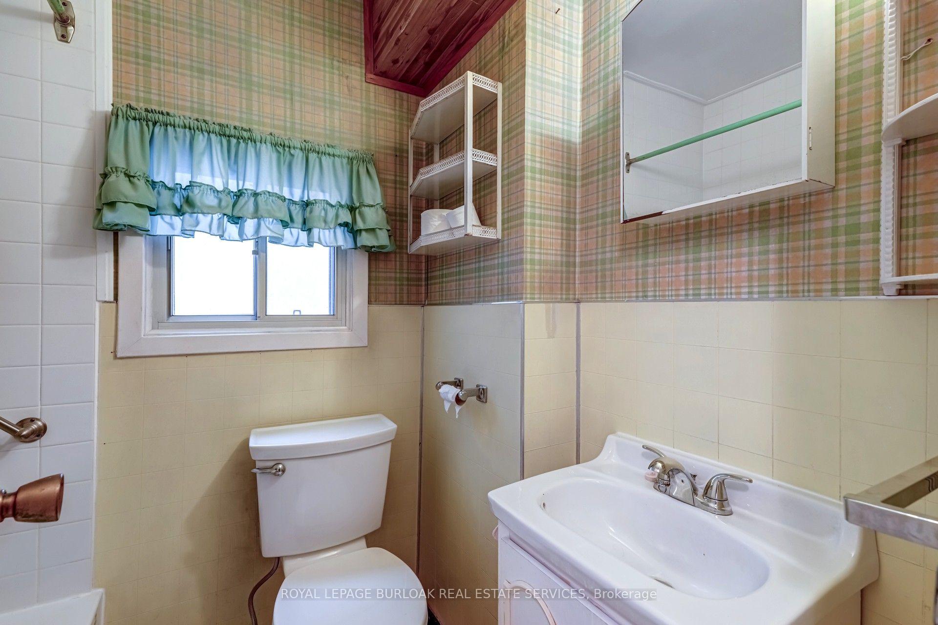 Photo 13 of 140 Barker Avenue, Toronto, Woodbine-Lumsden — HOMEH