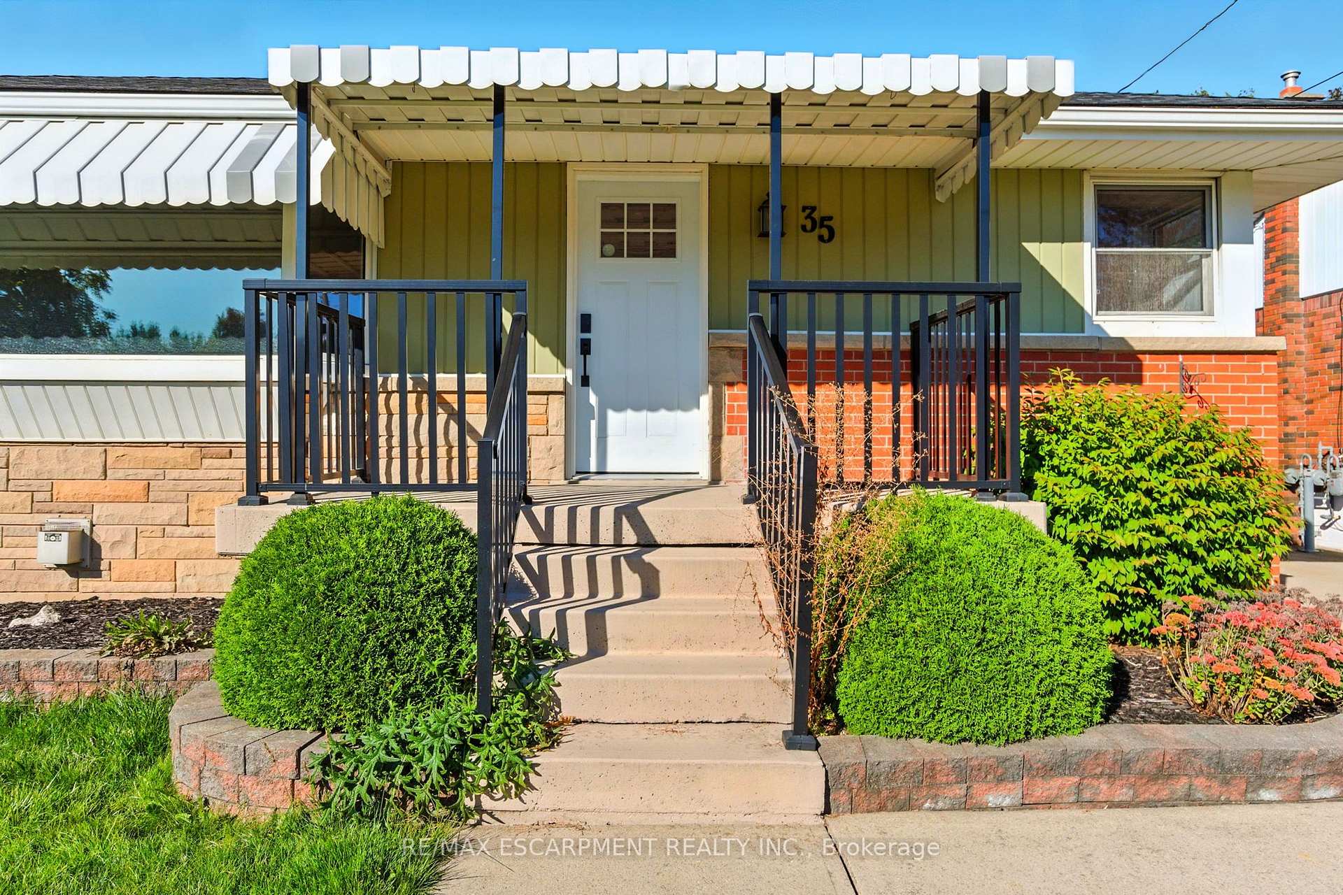 Photo 2 of Unit LOWER, 35 Wildewood Avenue, Hamilton, Huntington — HOMEH