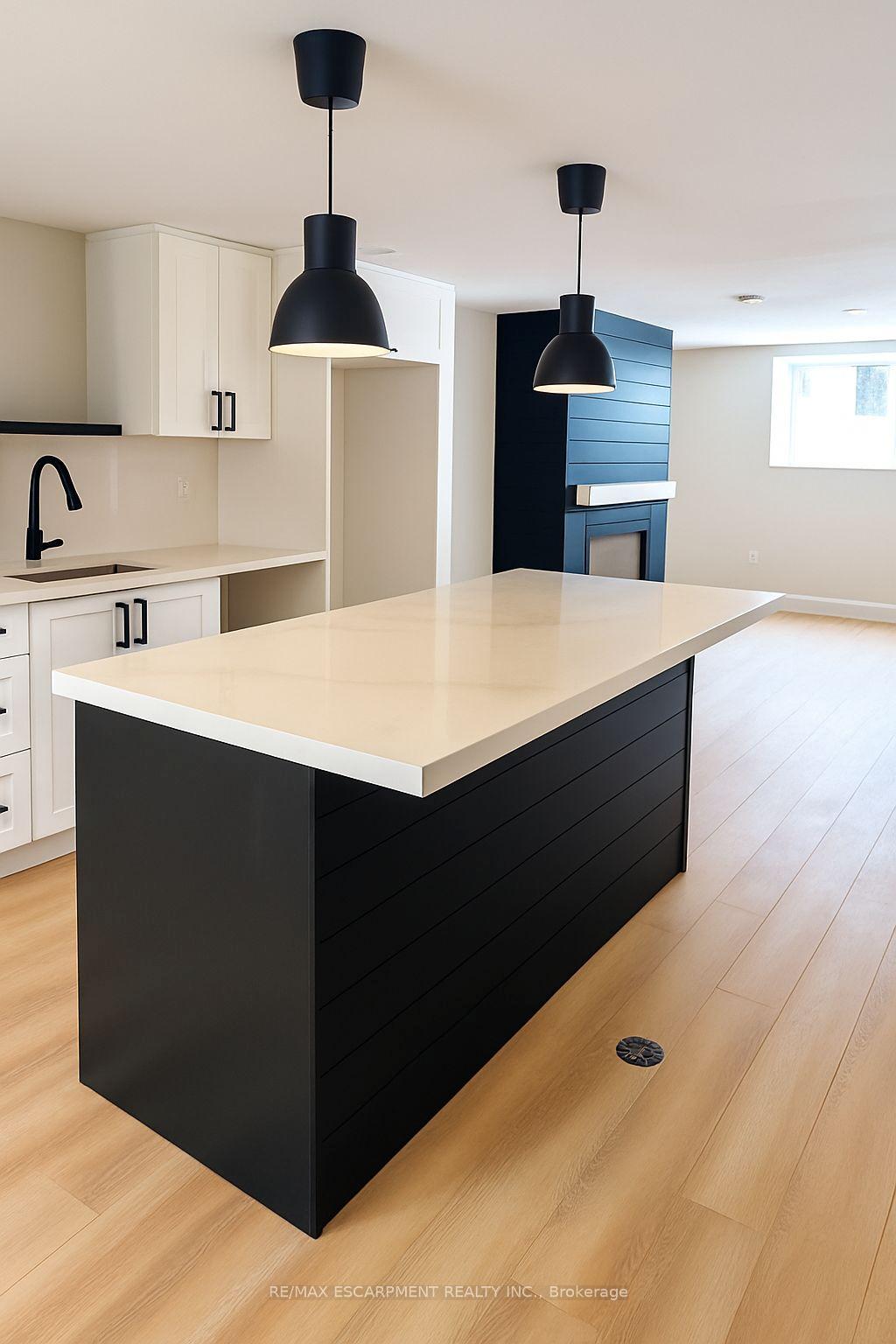 Photo 5 of Unit LOWER, 35 Wildewood Avenue, Hamilton, Huntington — HOMEH