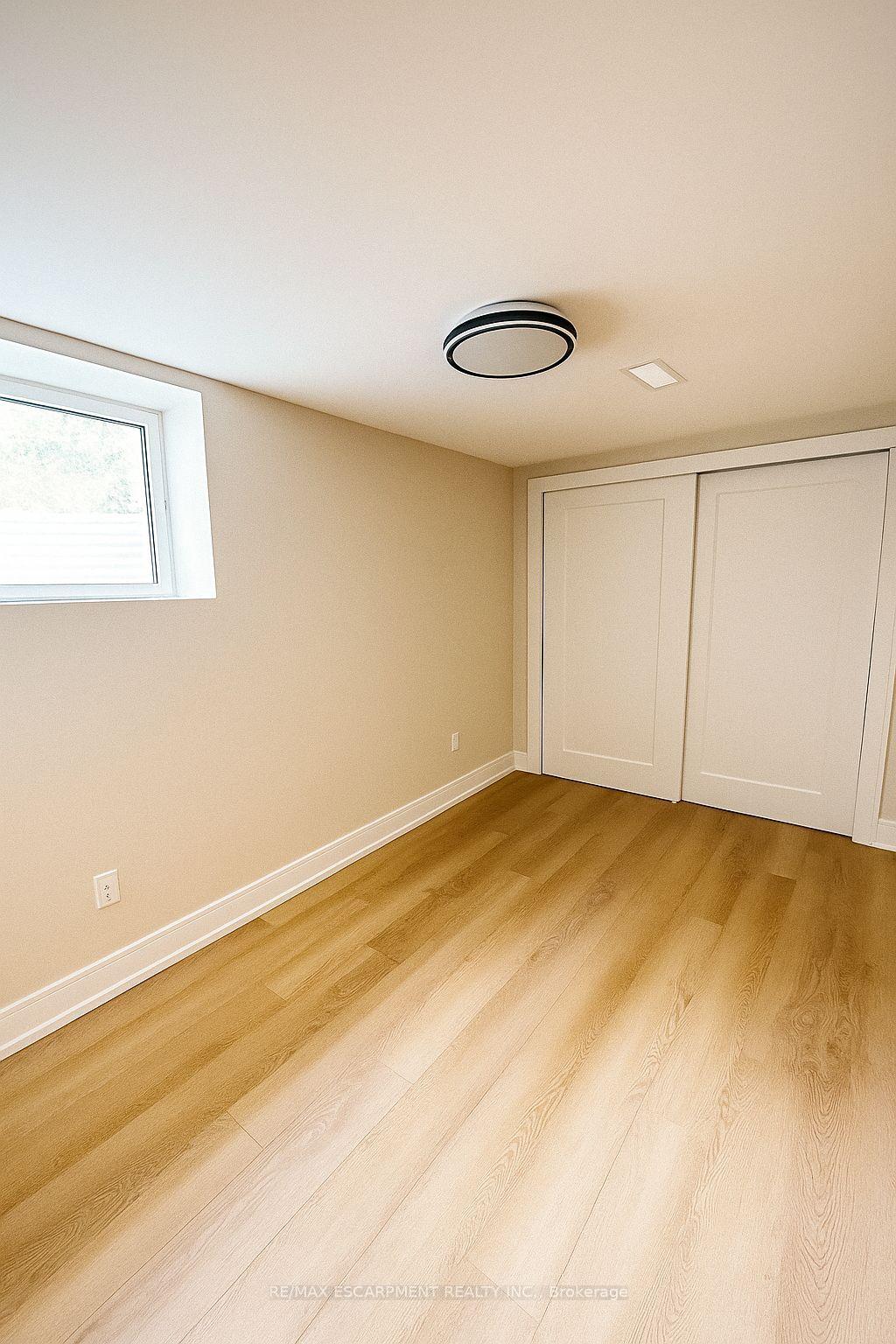 Photo 6 of Unit LOWER, 35 Wildewood Avenue, Hamilton, Huntington — HOMEH