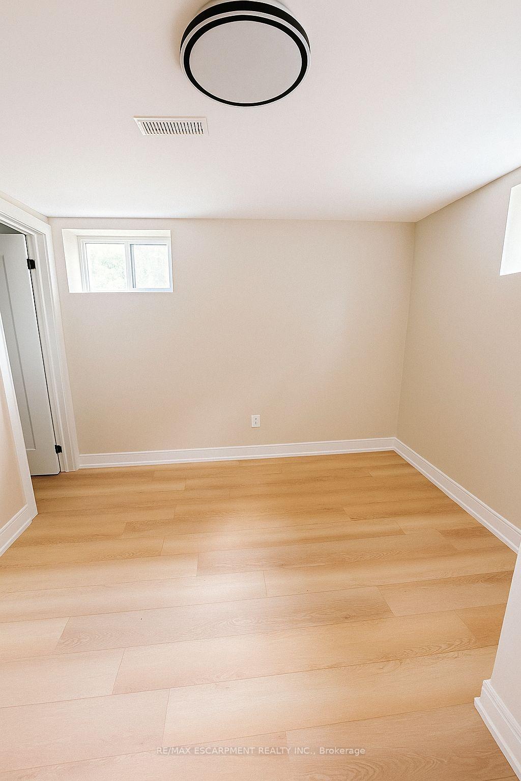 Photo 7 of Unit LOWER, 35 Wildewood Avenue, Hamilton, Huntington — HOMEH