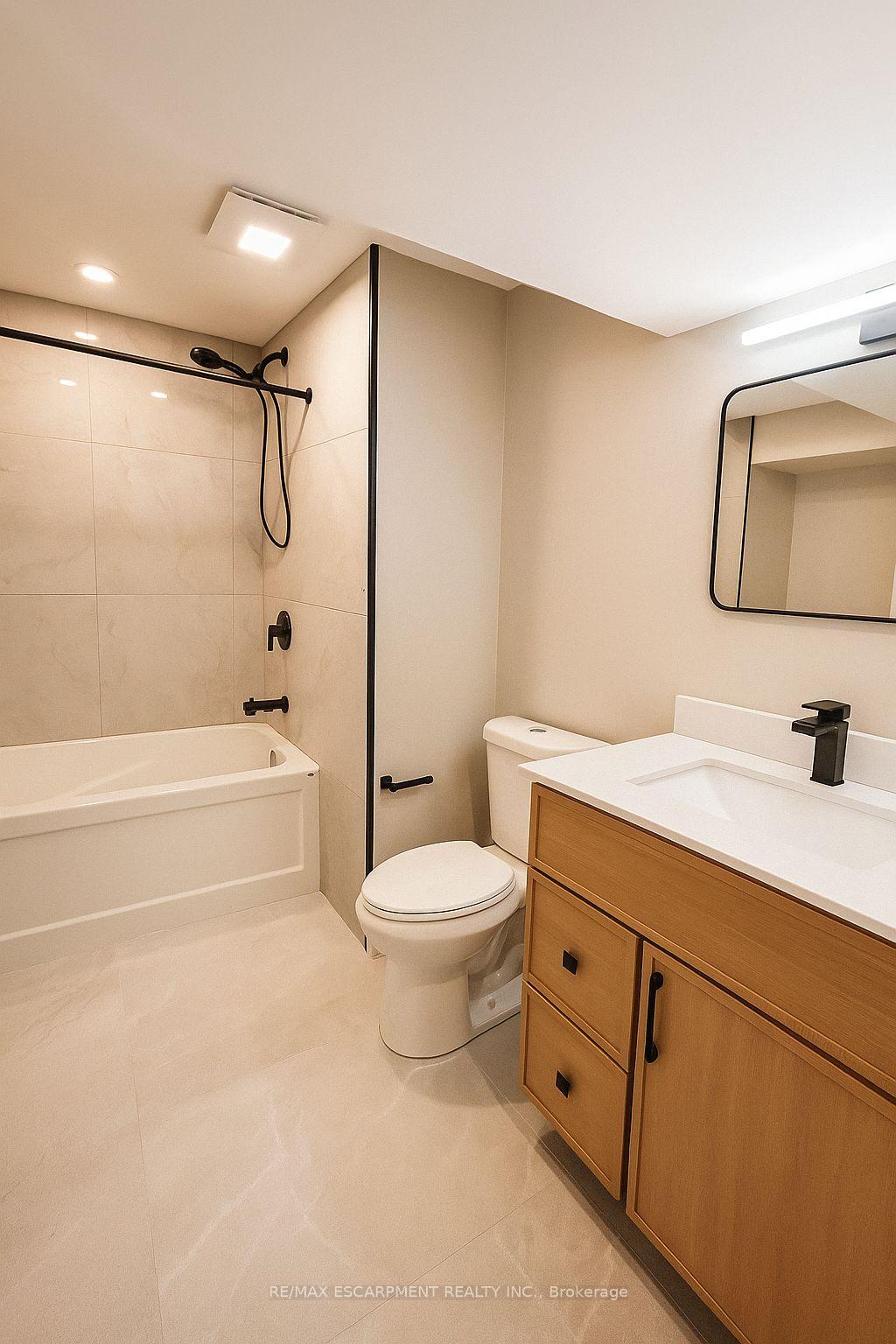Photo 8 of Unit LOWER, 35 Wildewood Avenue, Hamilton, Huntington — HOMEH