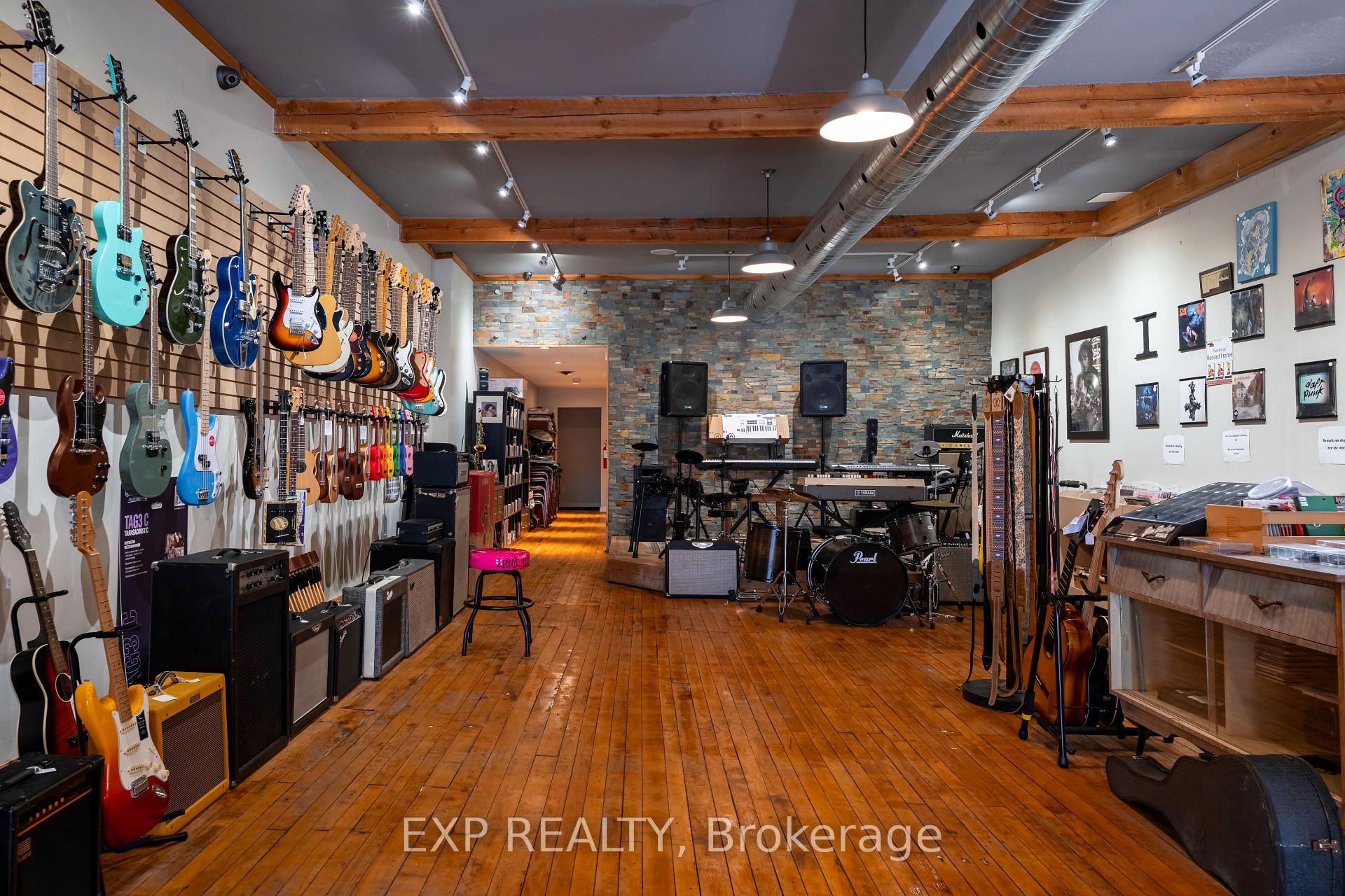 Photo 7 of 145-147 Broadway, Orangeville — HOMEH