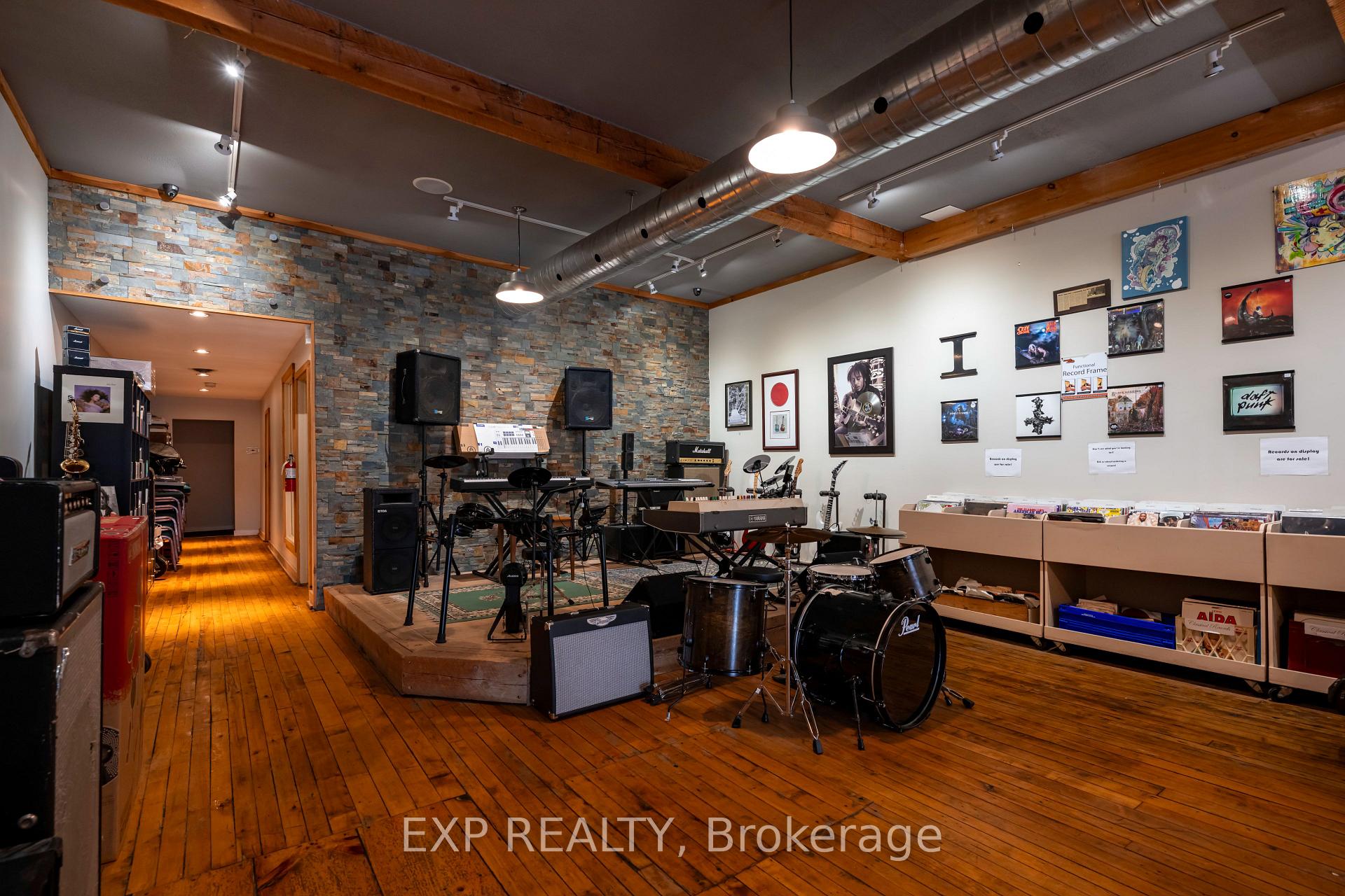 Photo 8 of 145-147 Broadway, Orangeville — HOMEH