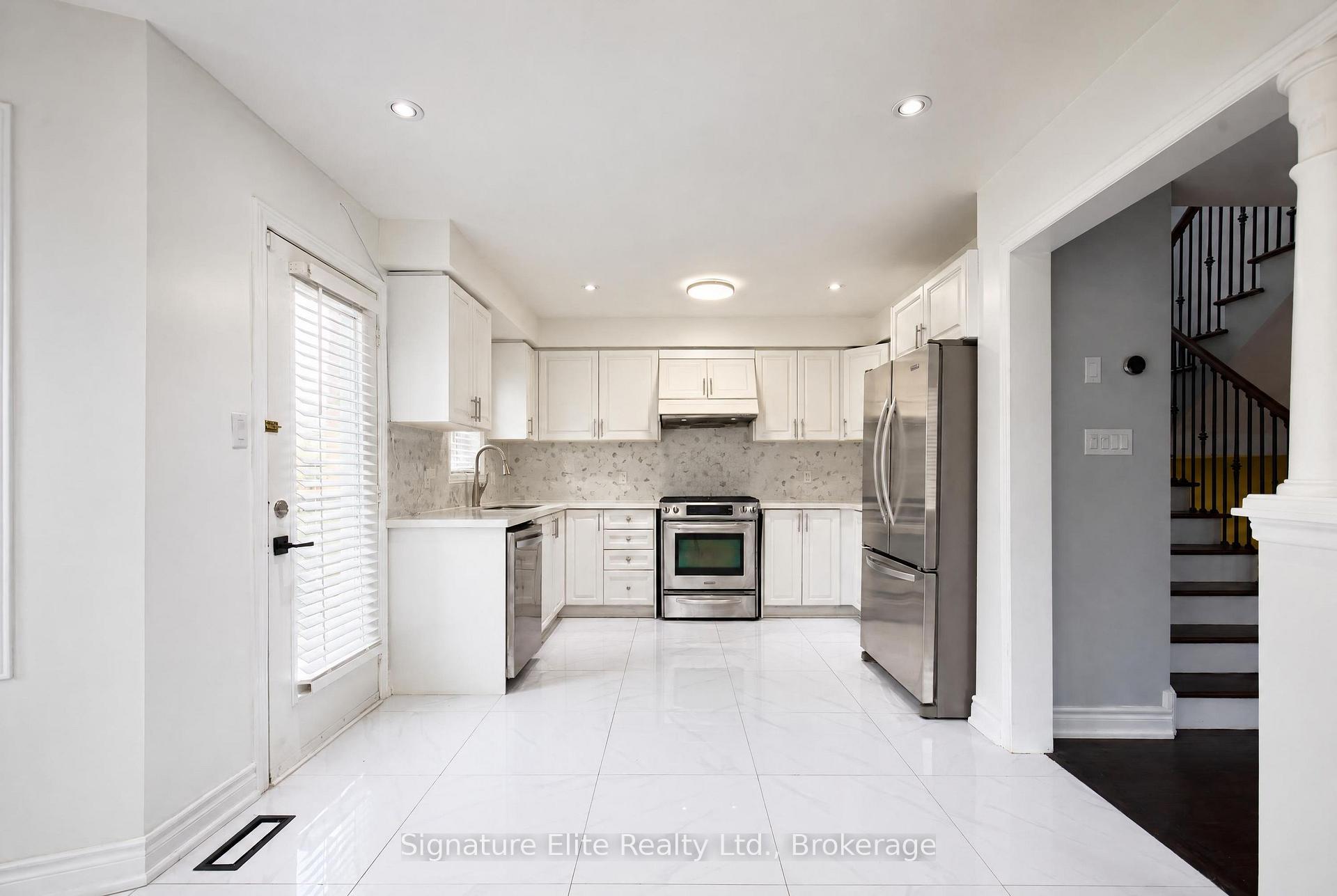 Photo 12 of 10 Ida Jane Grove, Whitchurch-Stouffville, Stouffville — HOMEH