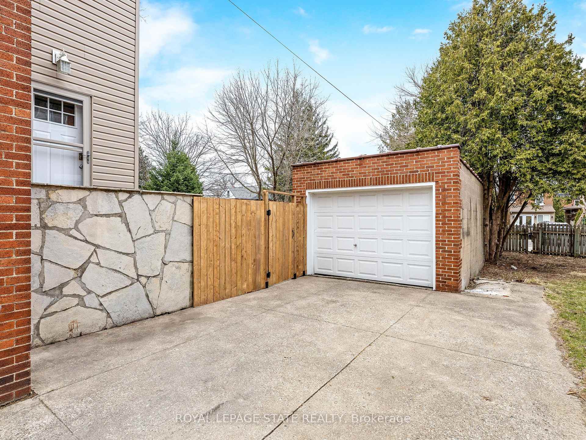Photo 52 of 366 Aberdeen Avenue, Hamilton, Kirkendall — HOMEH