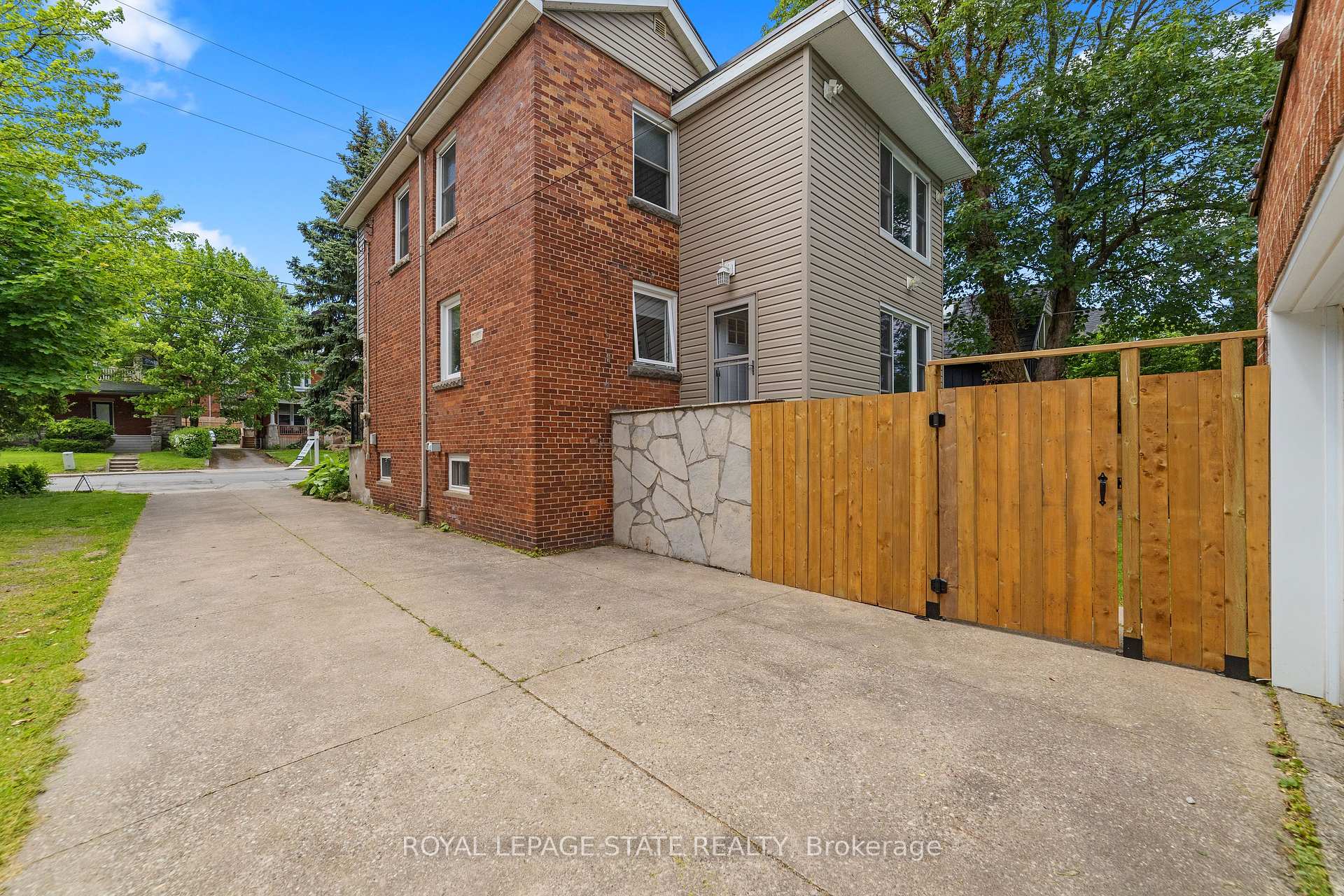 Photo 53 of 366 Aberdeen Avenue, Hamilton, Kirkendall — HOMEH