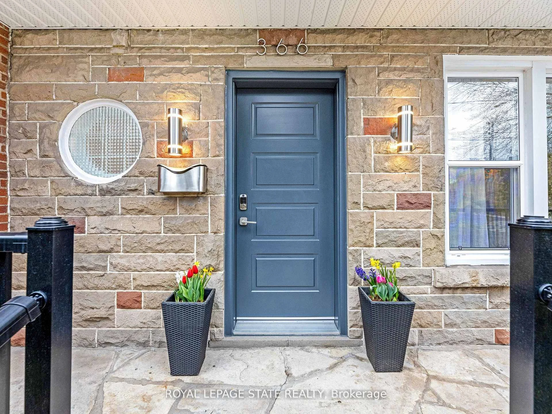 Photo 5 of 366 Aberdeen Avenue, Hamilton, Kirkendall — HOMEH