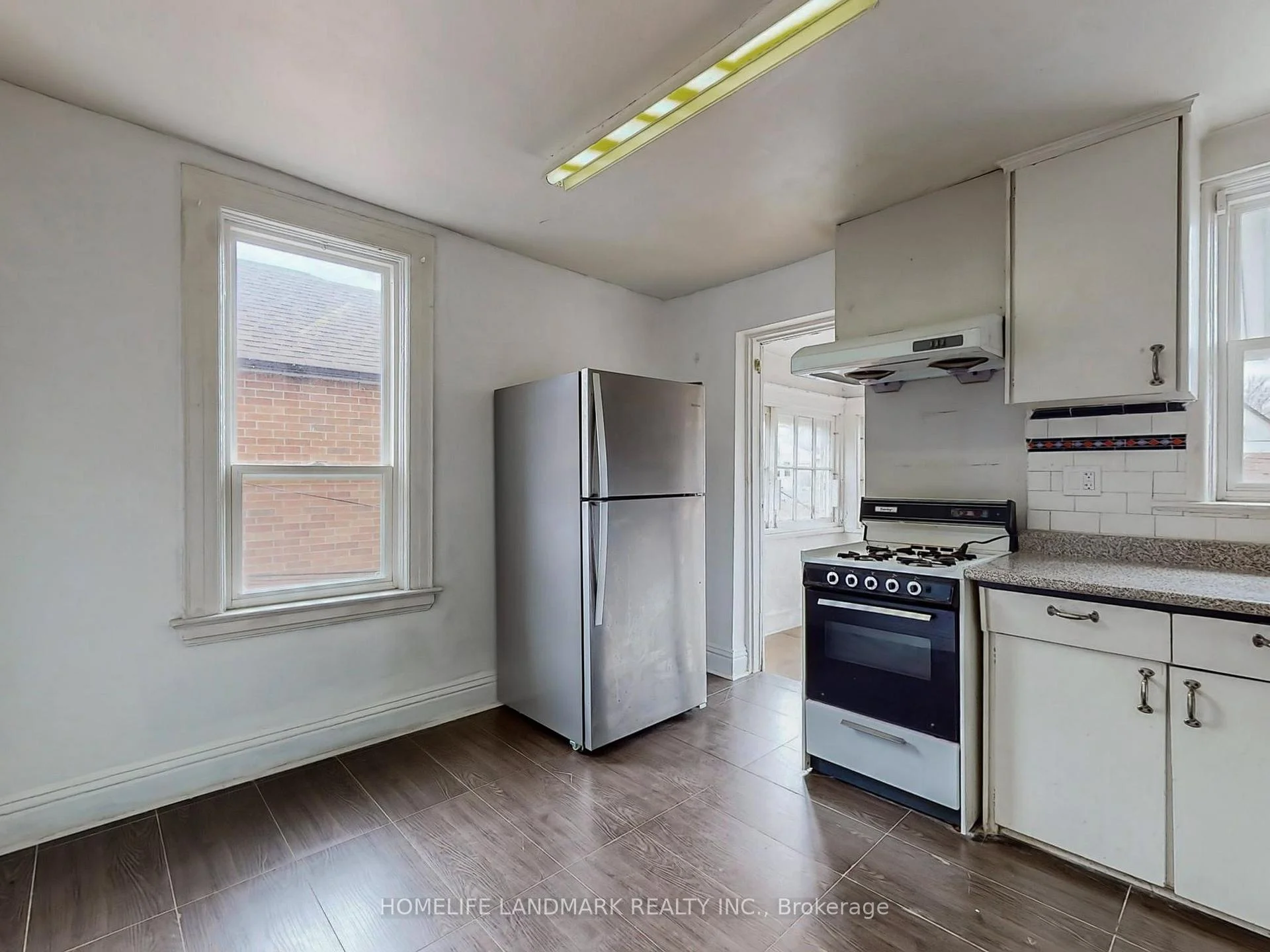 Photo 2 of Unit Upper, 609 Ossington Avenue, Toronto, Palmerston-Little Italy — HOMEH