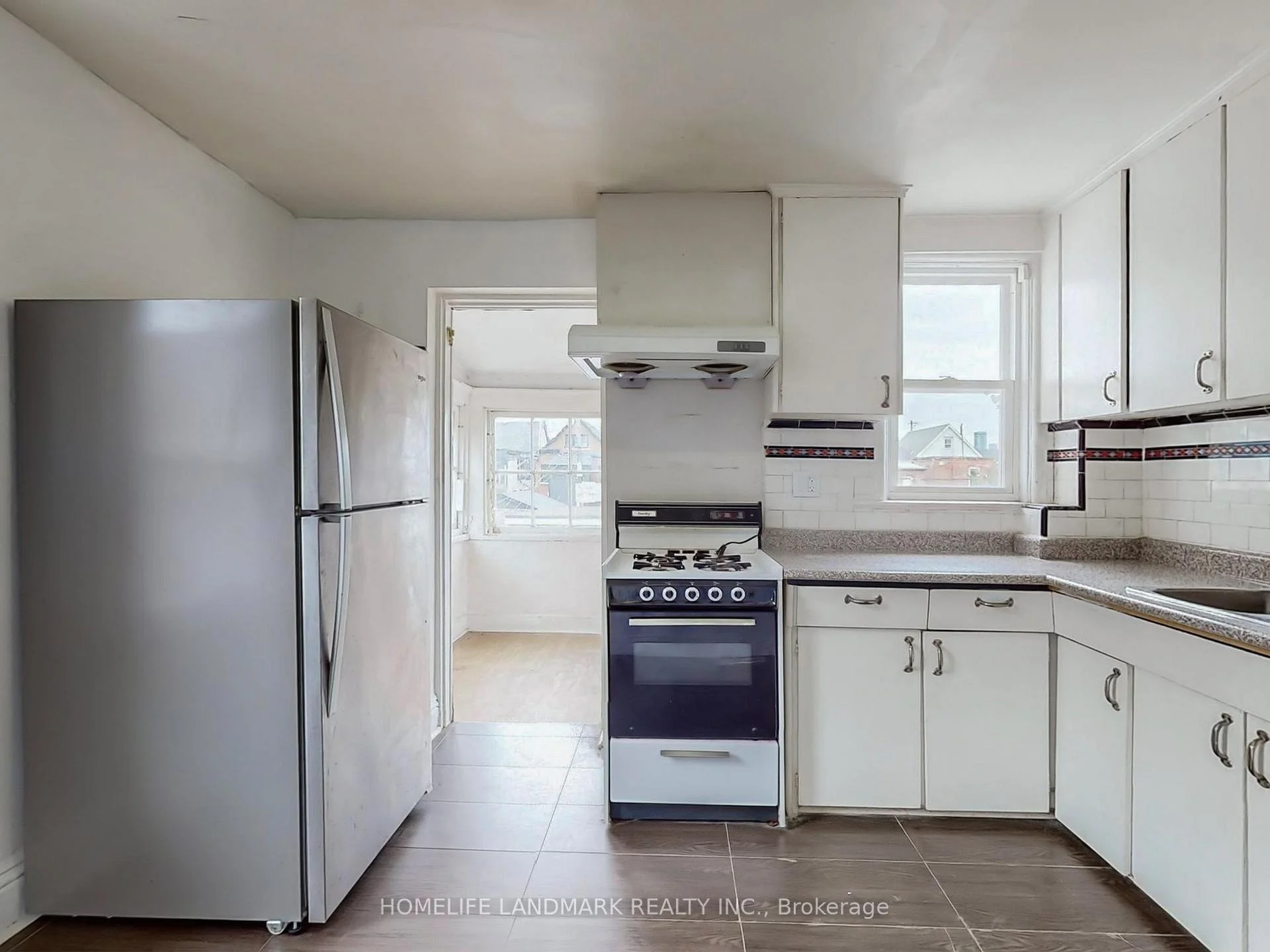 Photo 3 of Unit Upper, 609 Ossington Avenue, Toronto, Palmerston-Little Italy — HOMEH