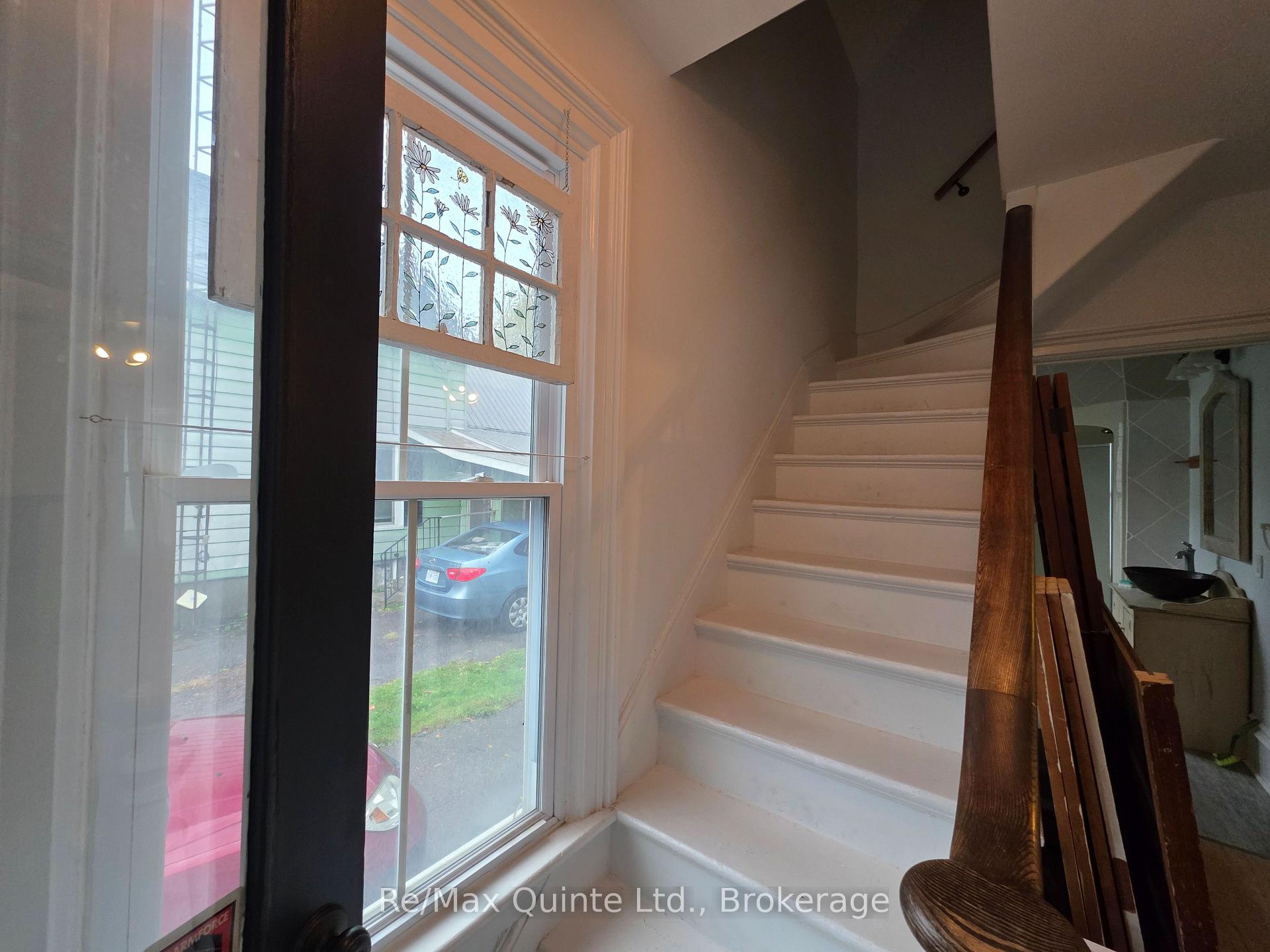 Photo 3 of 10 Jane Street, Prince Edward County, Picton Ward — HOMEH