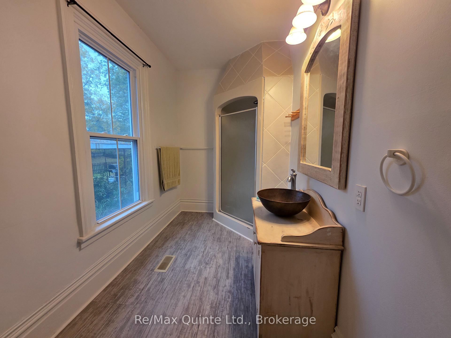 Photo 6 of 10 Jane Street, Prince Edward County, Picton Ward — HOMEH