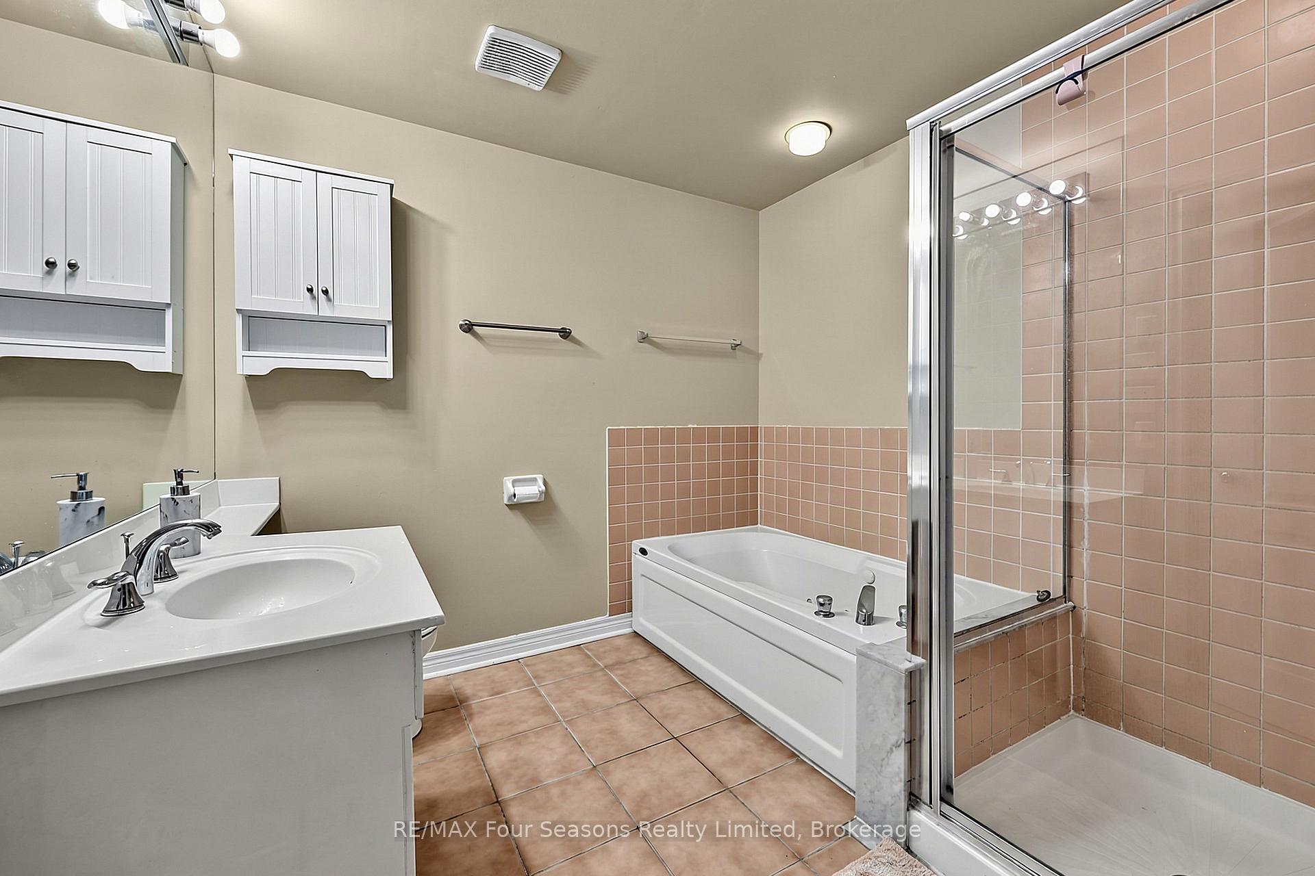 Photo 13 of Unit 839, 34 Dawson Drive, Collingwood — HOMEH