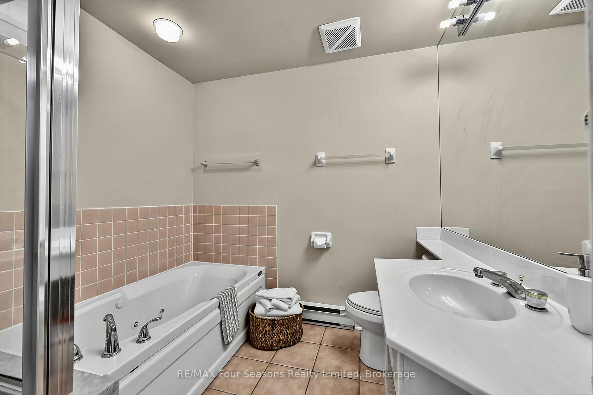 Photo 16 of Unit 839, 34 Dawson Drive, Collingwood — HOMEH
