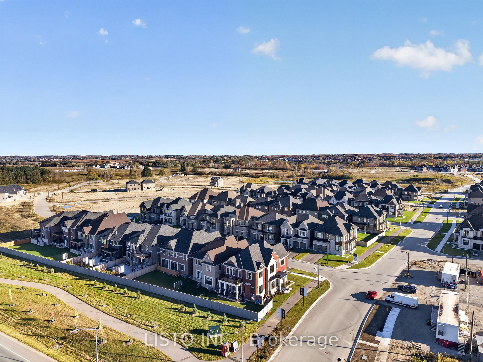 Photo 4 of 2 Heart Lake Circle N, King, King City — HOMEH