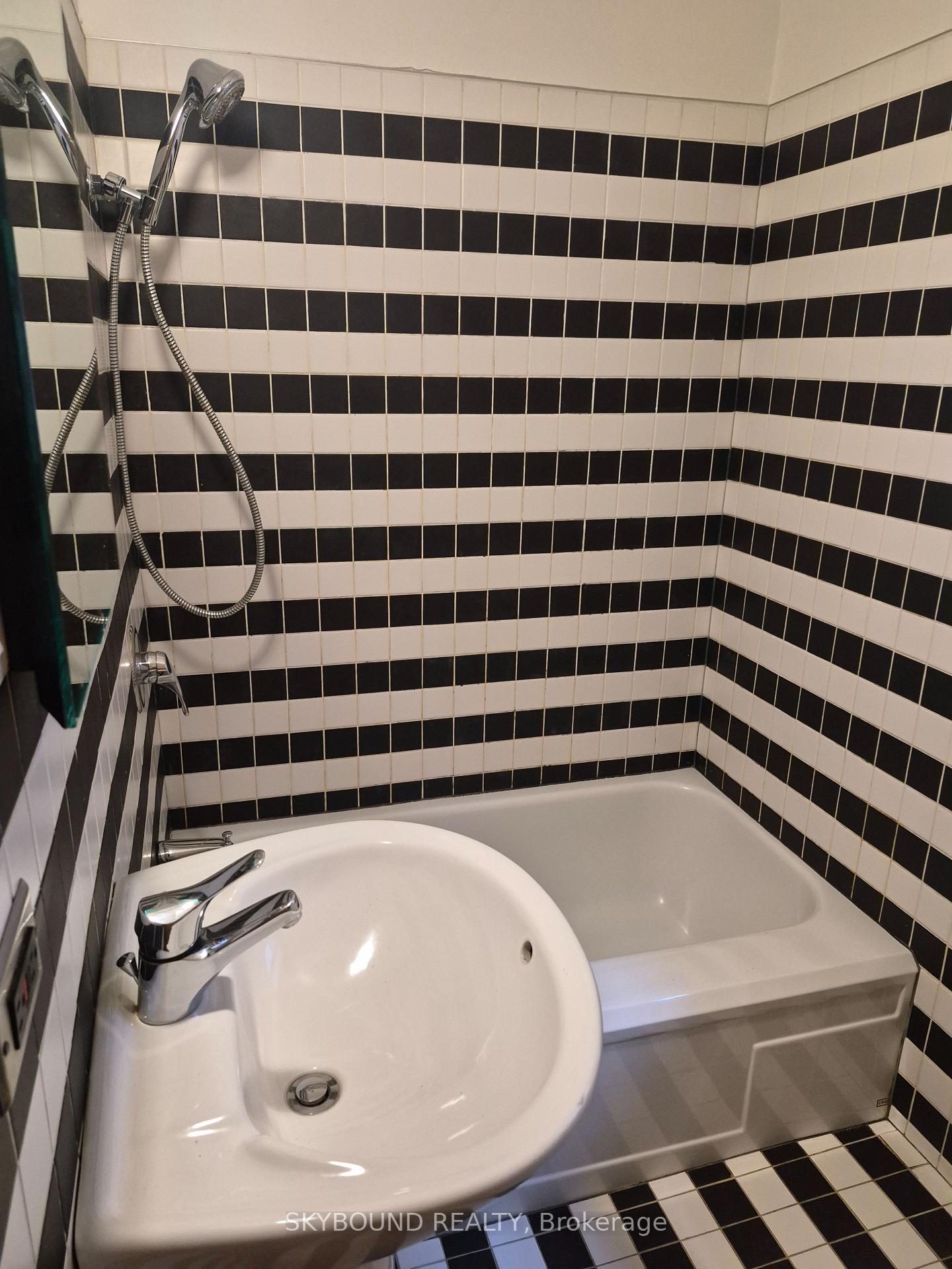 Photo 18 of Unit # Upper, 122 Arundel Avenue, Toronto, Playter Estates-Danforth — HOMEH