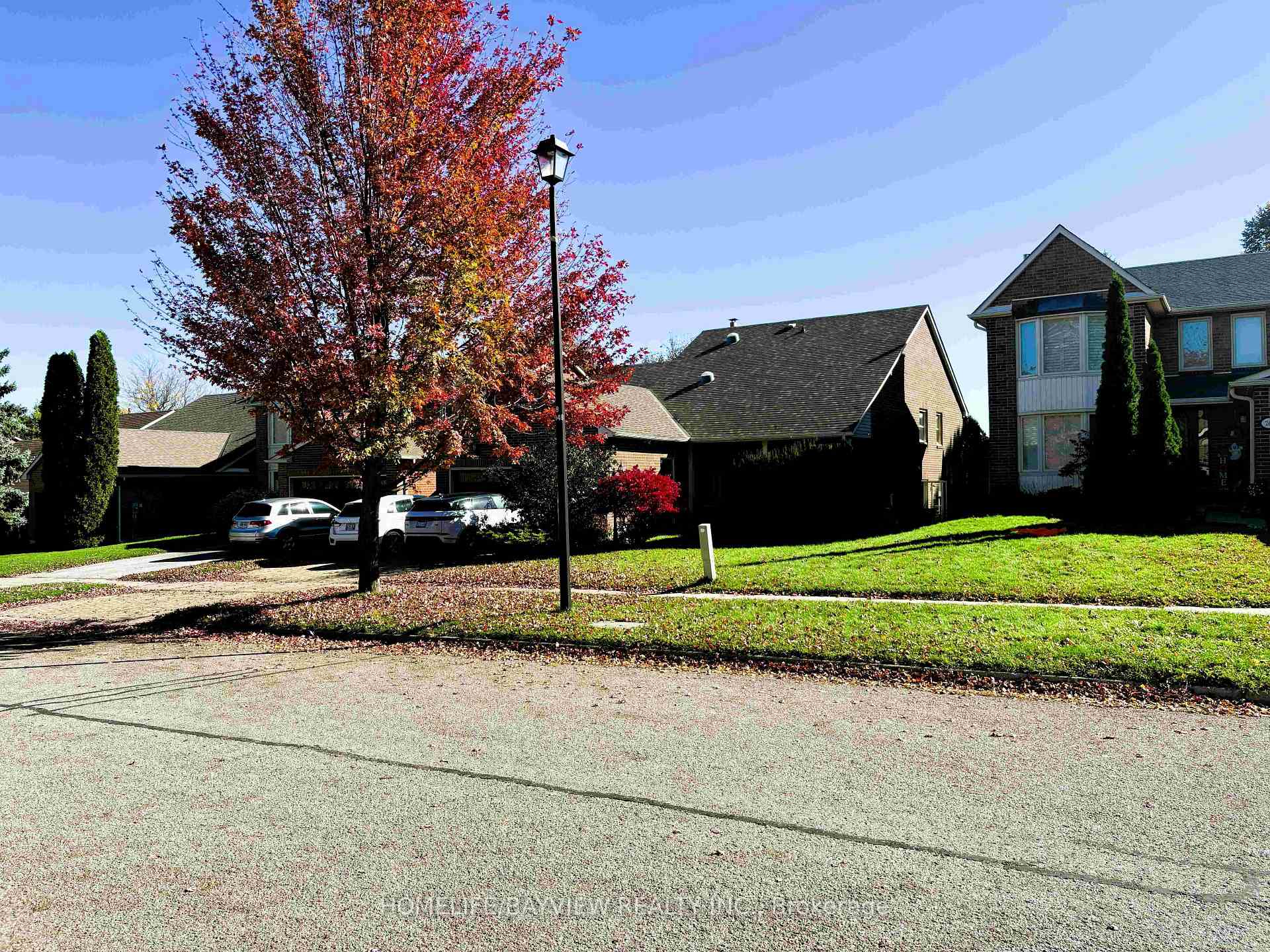 Photo 3 of 271 John Bowser Crescent, Newmarket, Glenway Estates — HOMEH