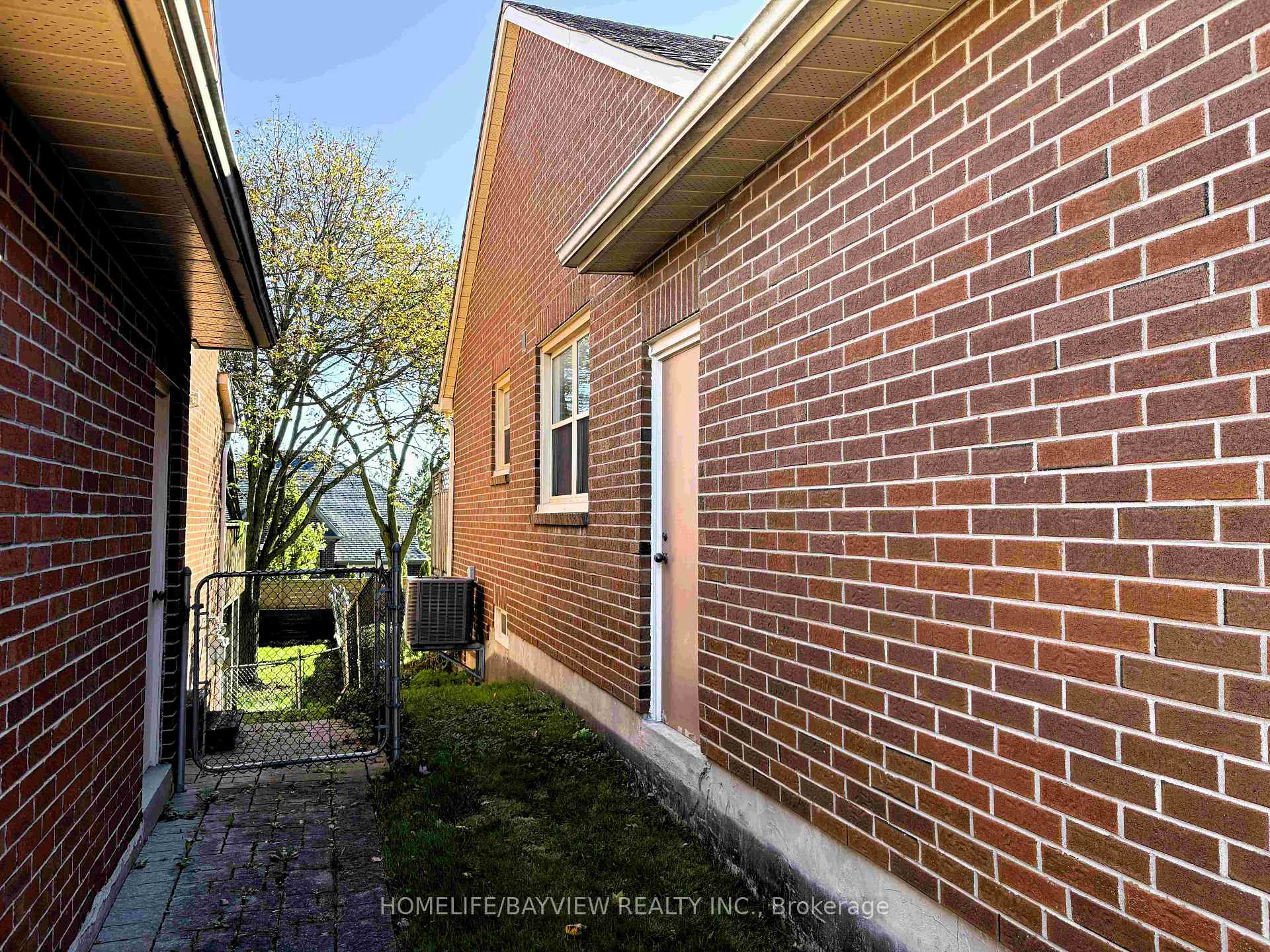 Photo 5 of 271 John Bowser Crescent, Newmarket, Glenway Estates — HOMEH