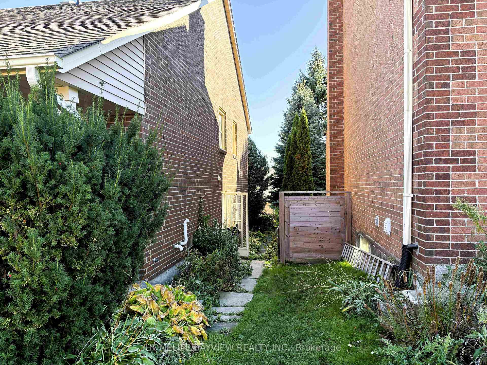 Photo 9 of 271 John Bowser Crescent, Newmarket, Glenway Estates — HOMEH